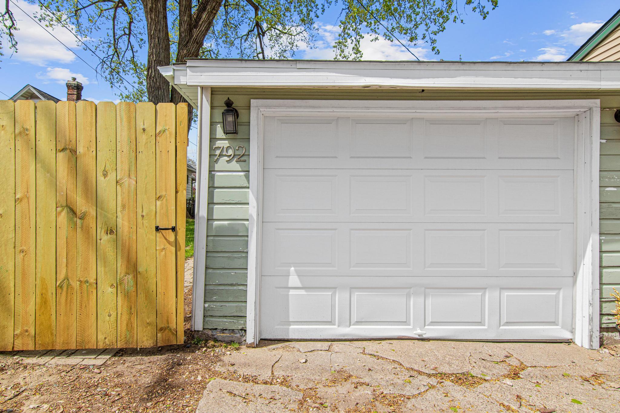 792 Smith Ave S, Saint Paul, MN 55107