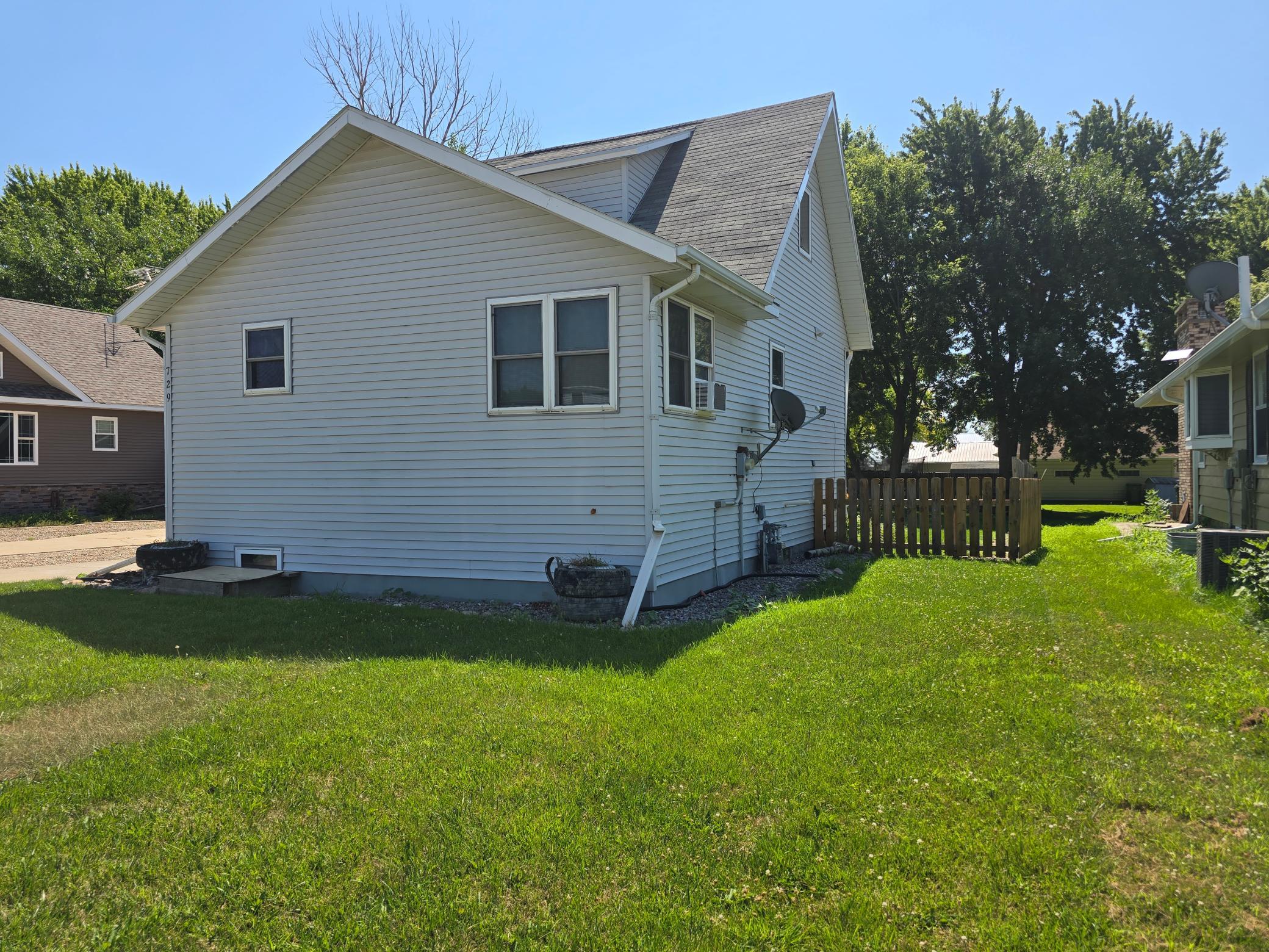 729 4th Ave, Brewster, MN 56119