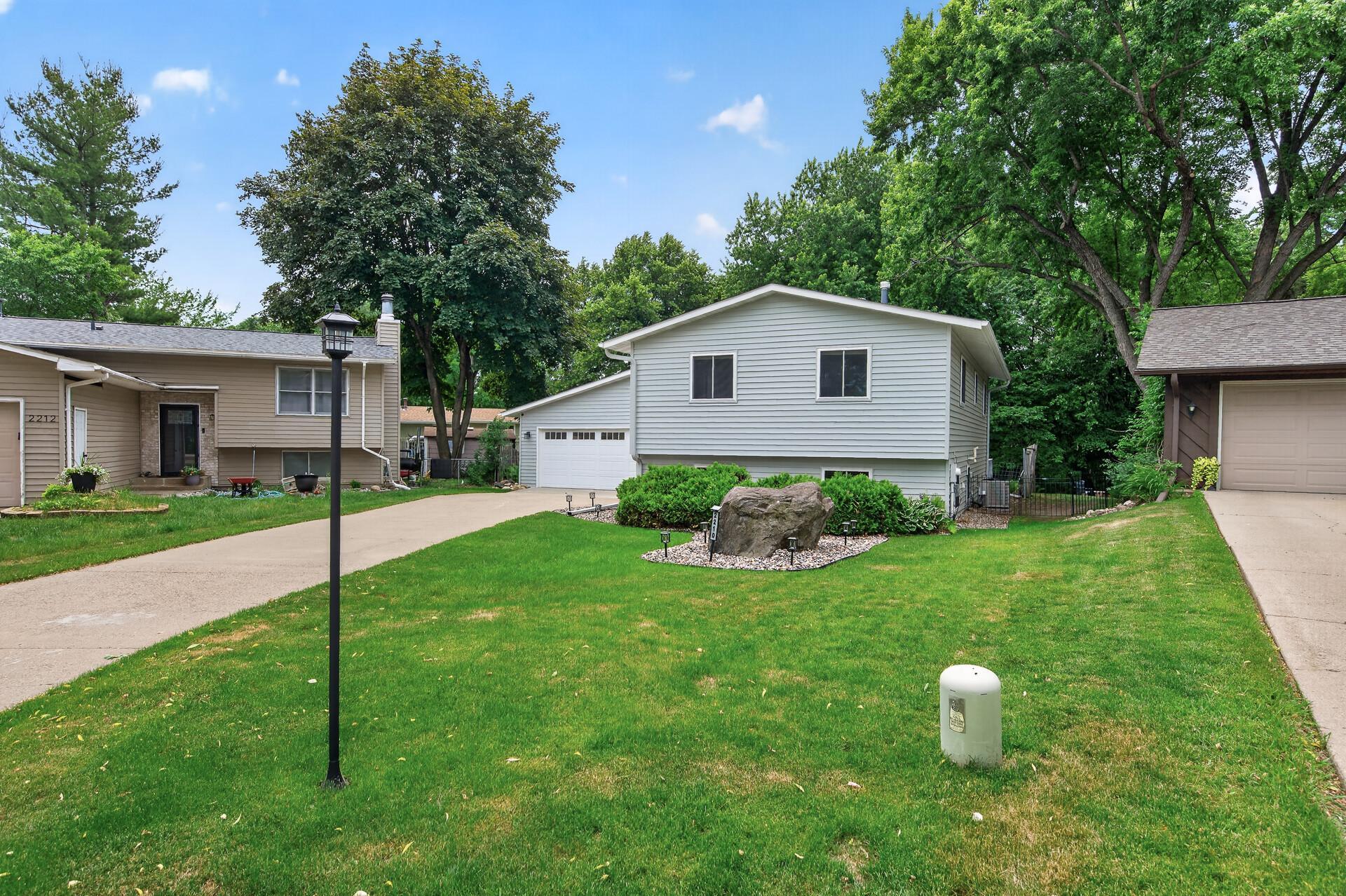 2210 Matterhorn Ln, Saint Paul, MN 55119