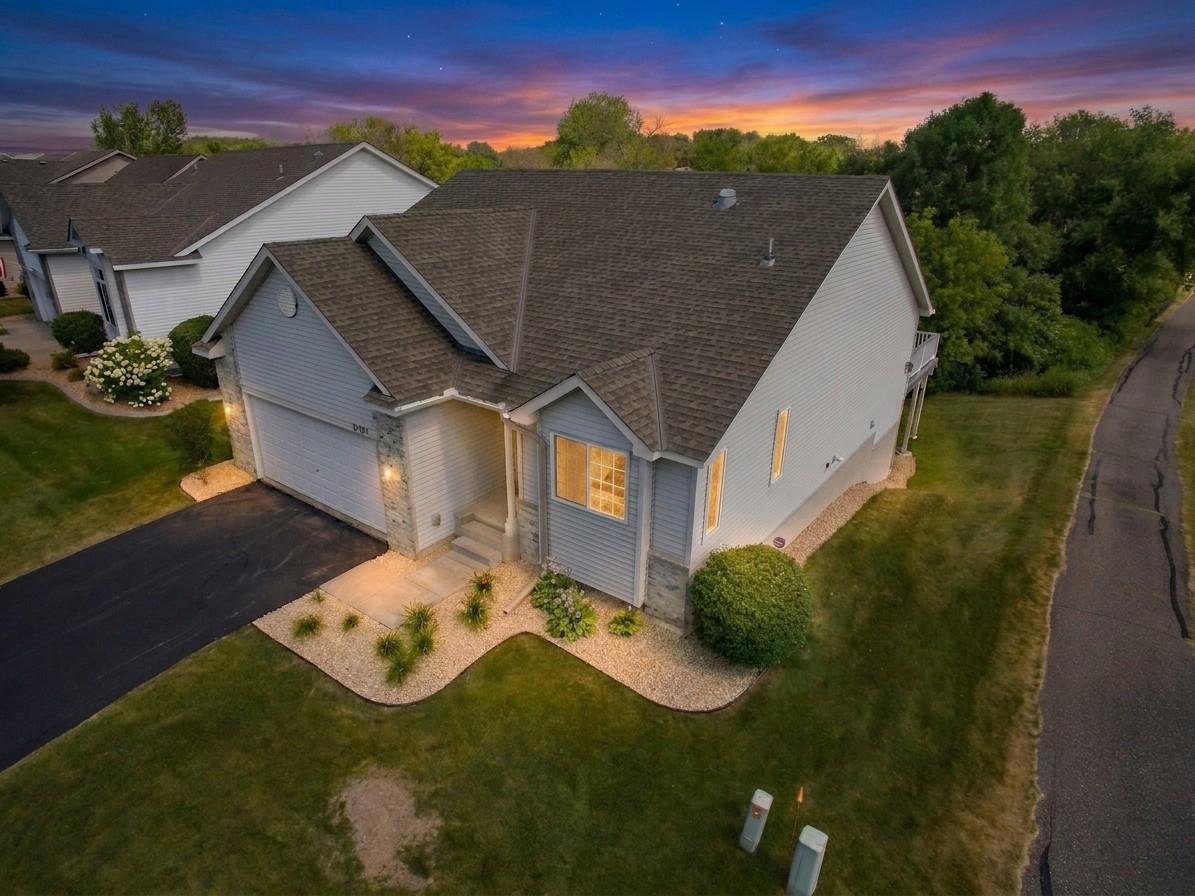 21153 Pasofino Cir N, Forest Lake, MN 55025