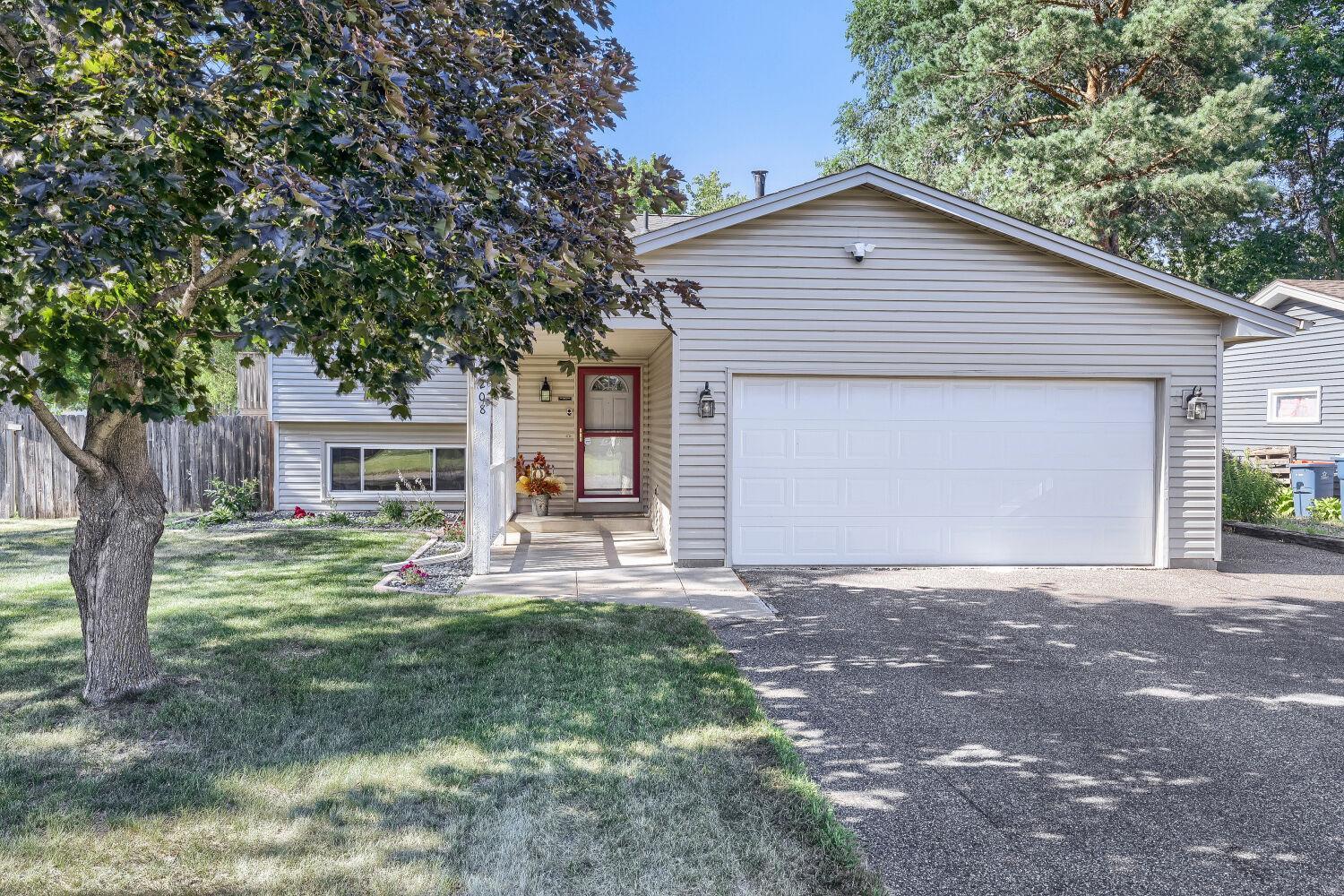 6208 114th Ave N, Champlin, MN 55316