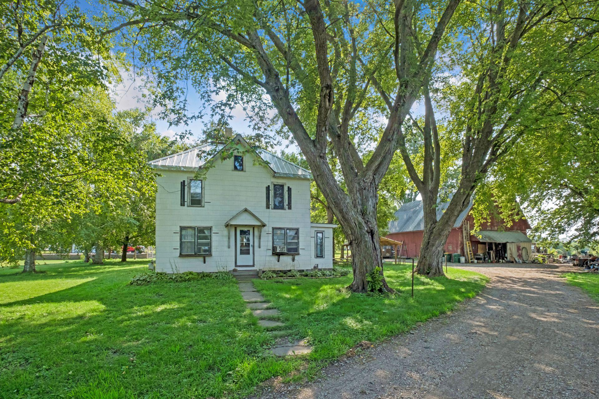 724 Park Ave, Hamburg, MN 55339