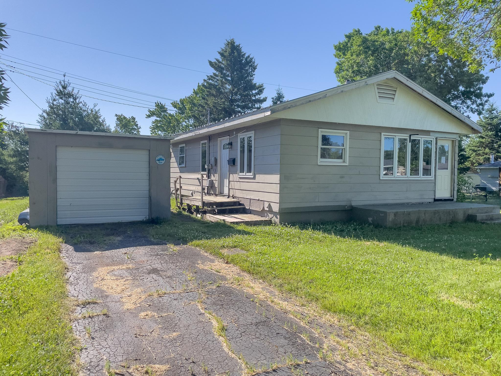 25 Gibson Rd, Silver Bay, MN 55614
