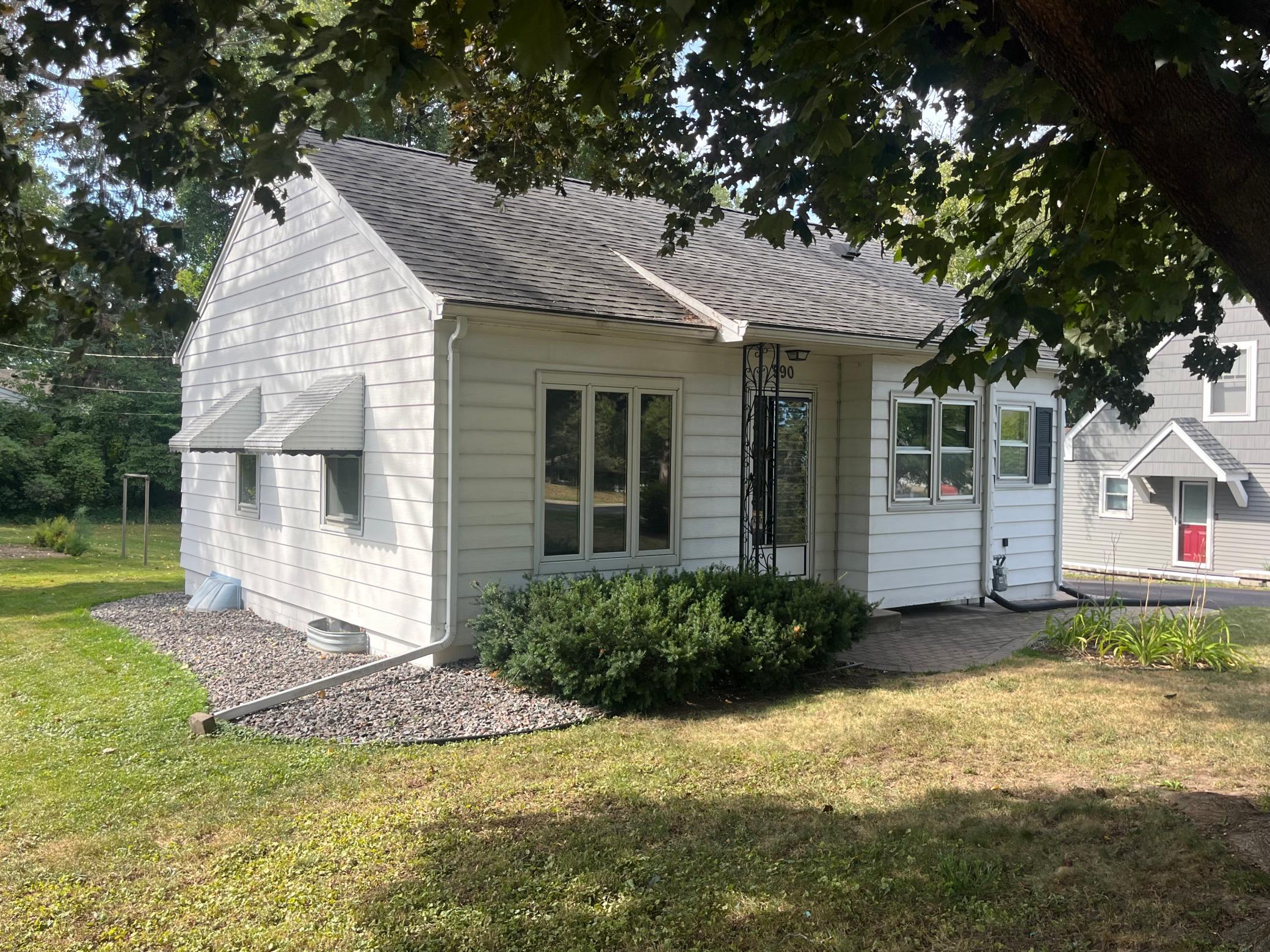 590 Valley Ln, Mendota Heights, MN 55118