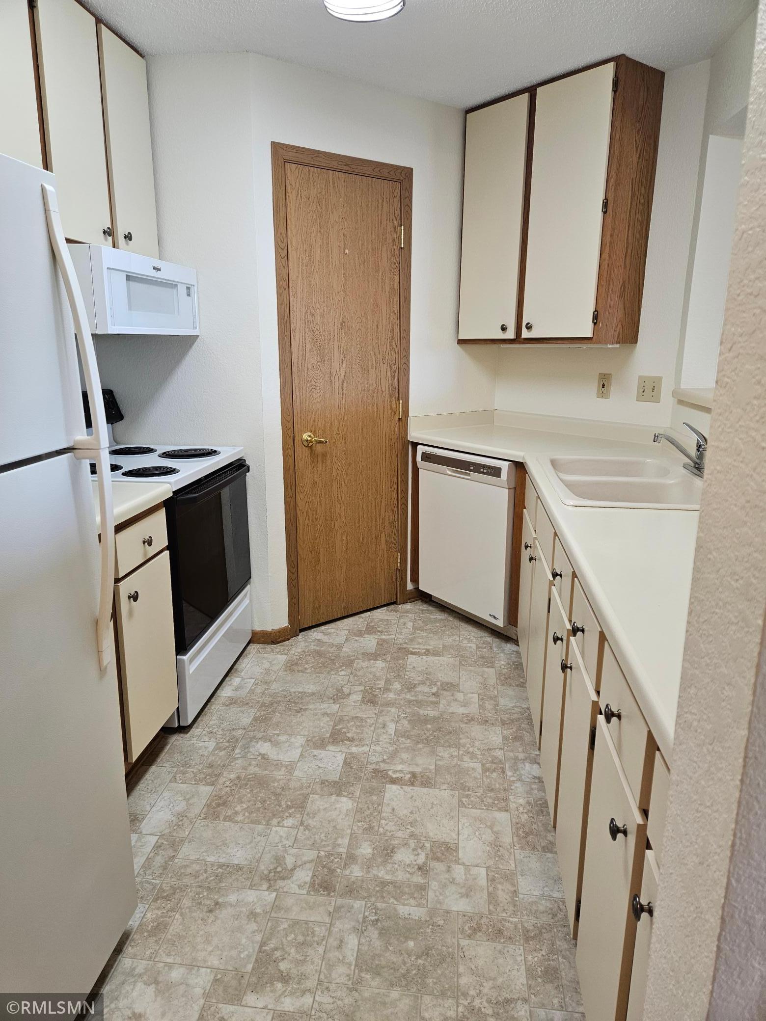 12575 Pleasant Ave #305, Burnsville, MN 55337