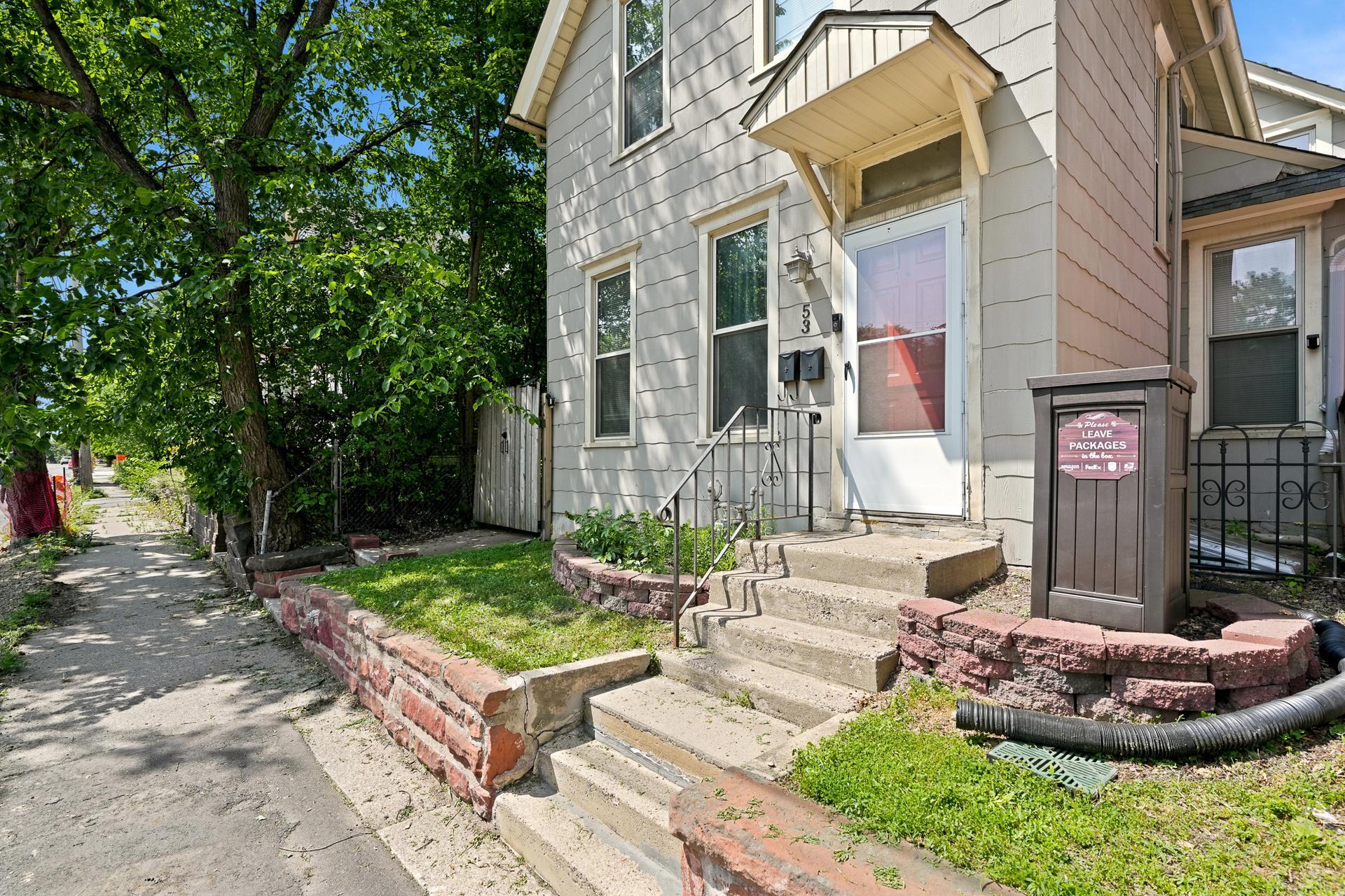 53 Dale St N, Saint Paul, MN 55102