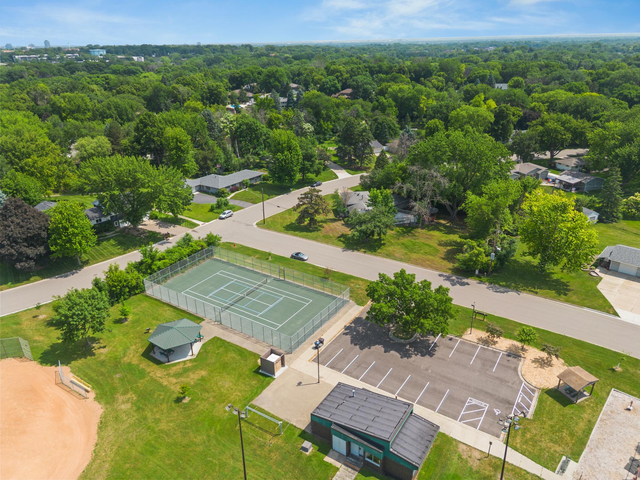10500 Vessey Rd, Bloomington, MN 55437