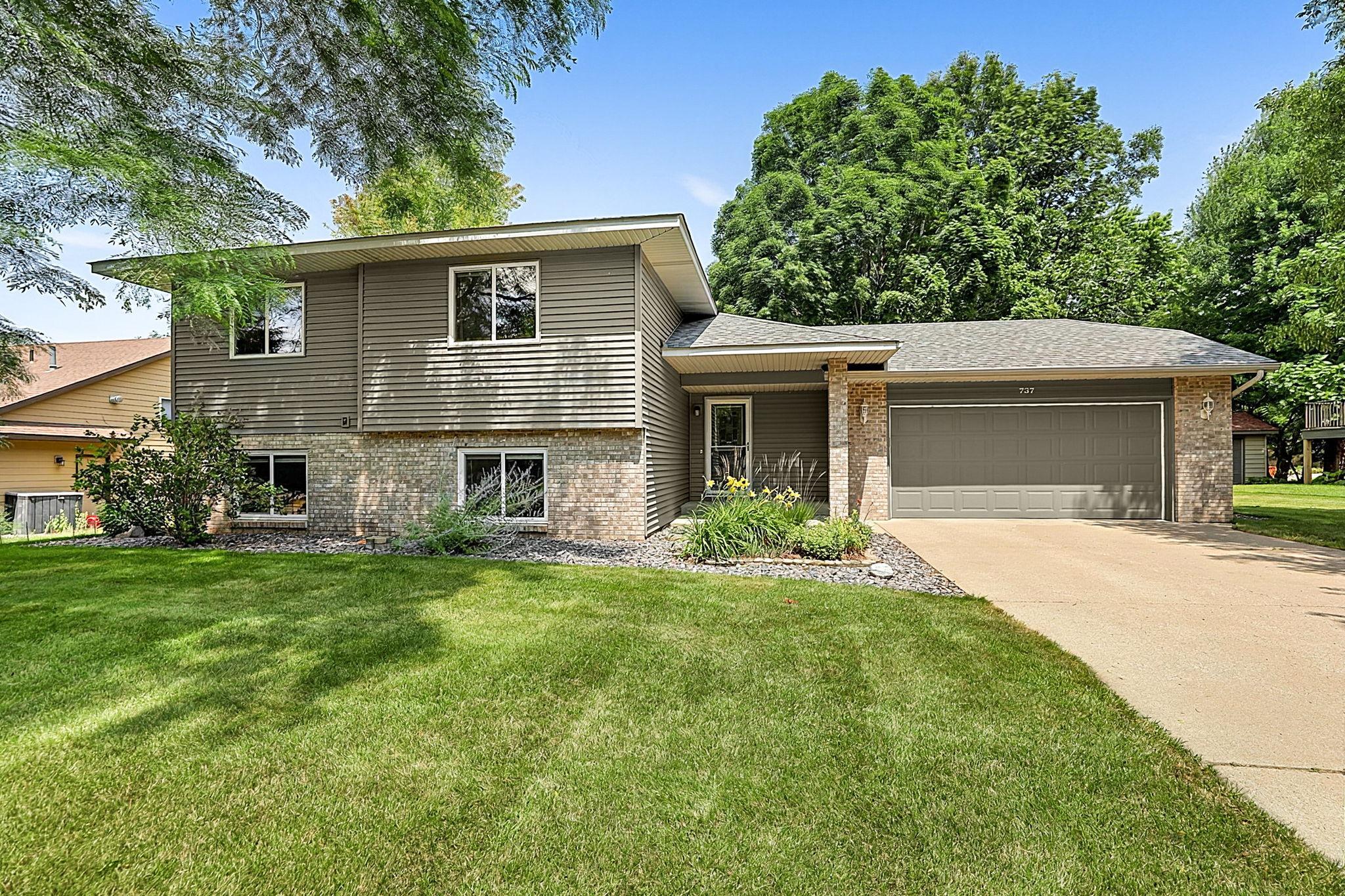 737 4th St N, Sartell, MN 56377