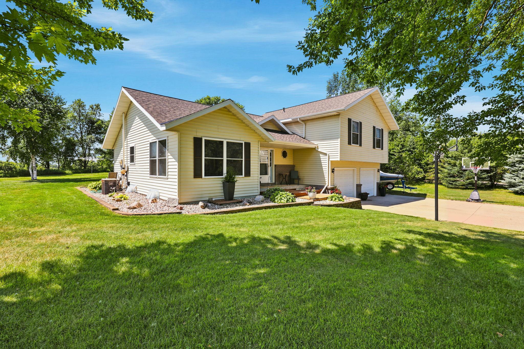 1595 57th Ave NW, Willmar, MN 56201