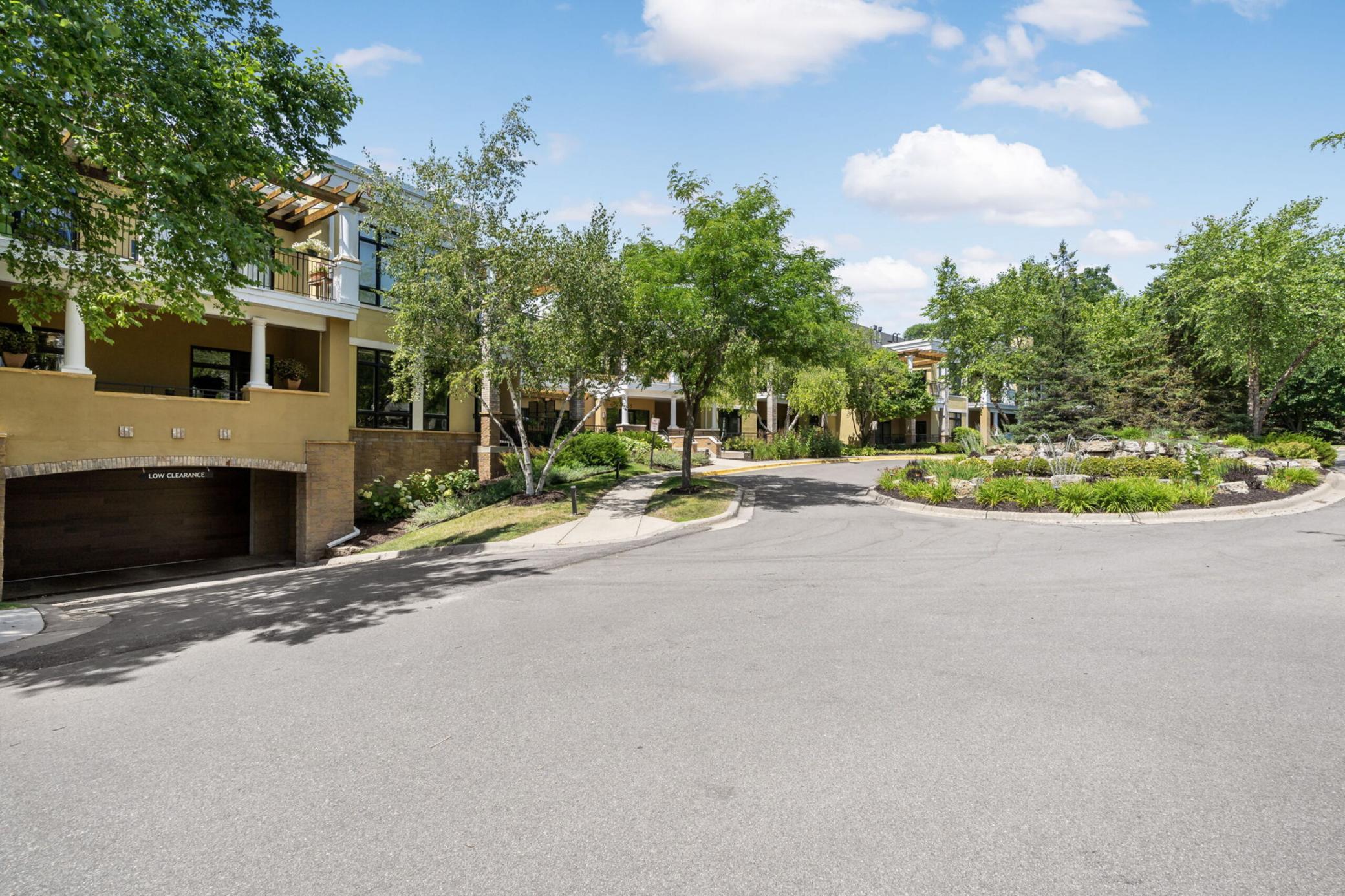 715 Linden St #108, Mendota Heights, MN 55118