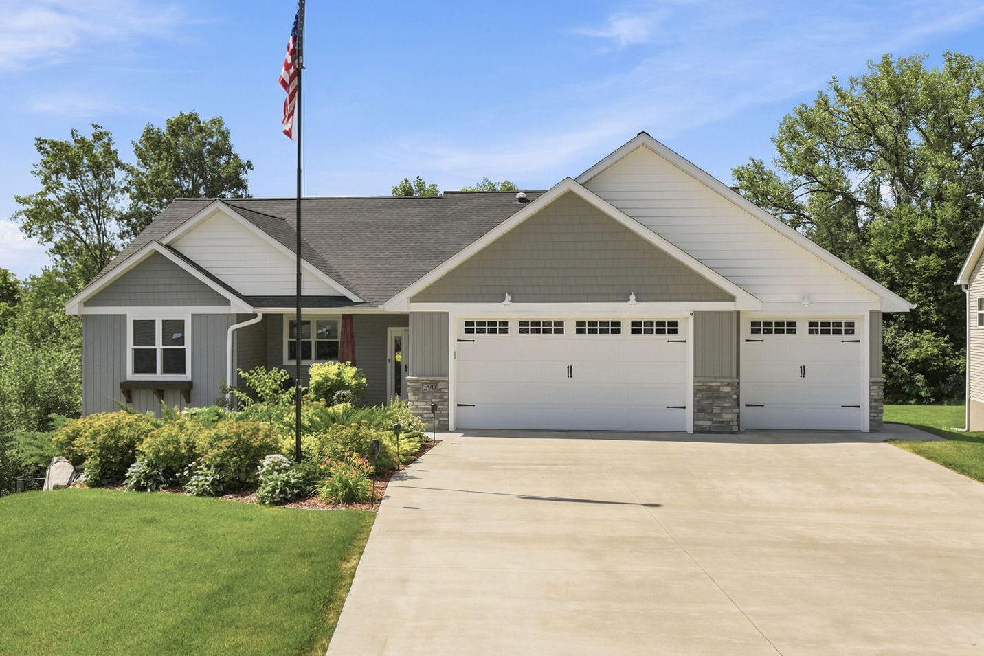 590 Northern Lights Dr, Prescott, WI 54021