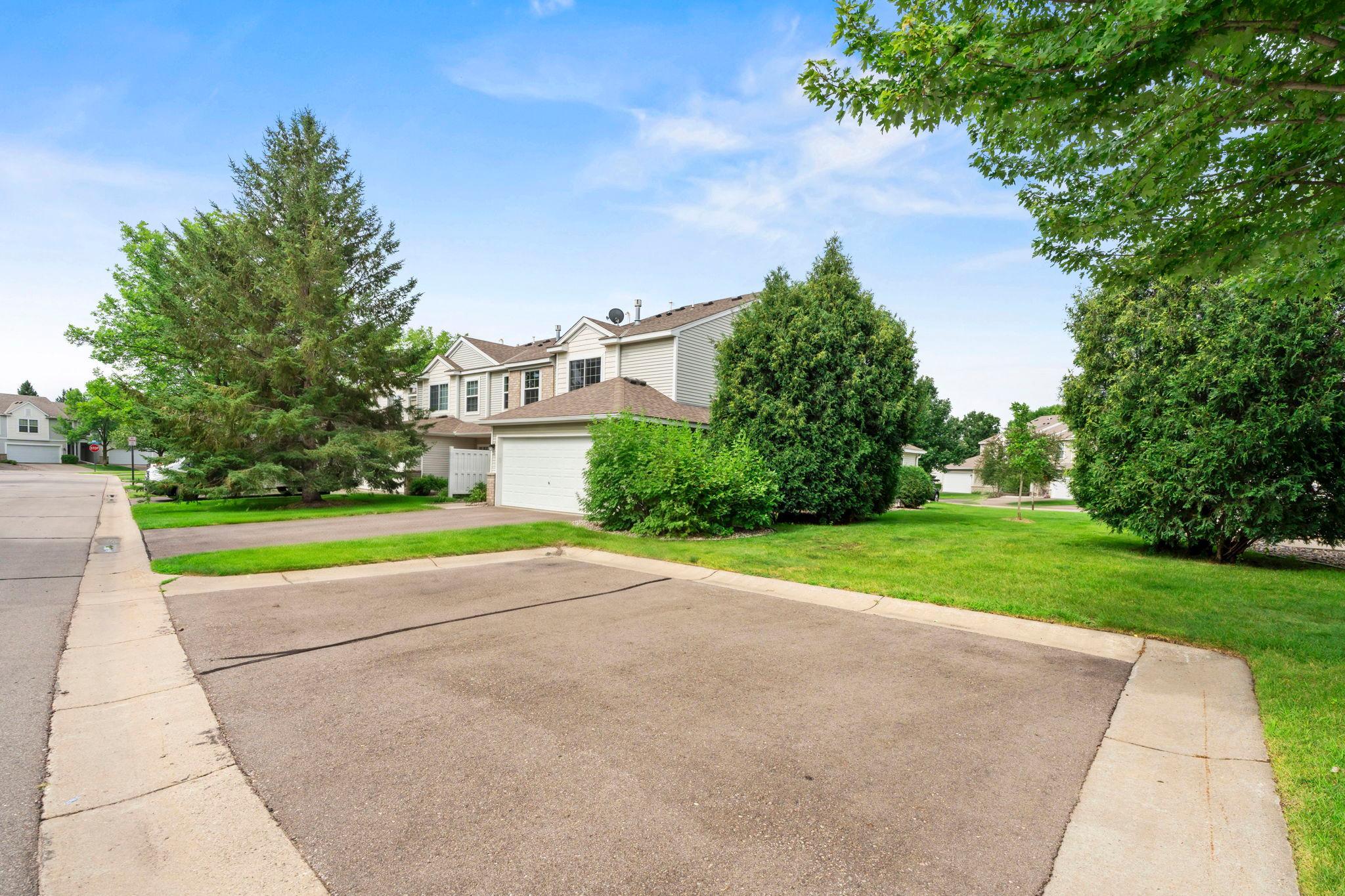 2754 Wagon Wheel Trl, Chaska, MN 55318