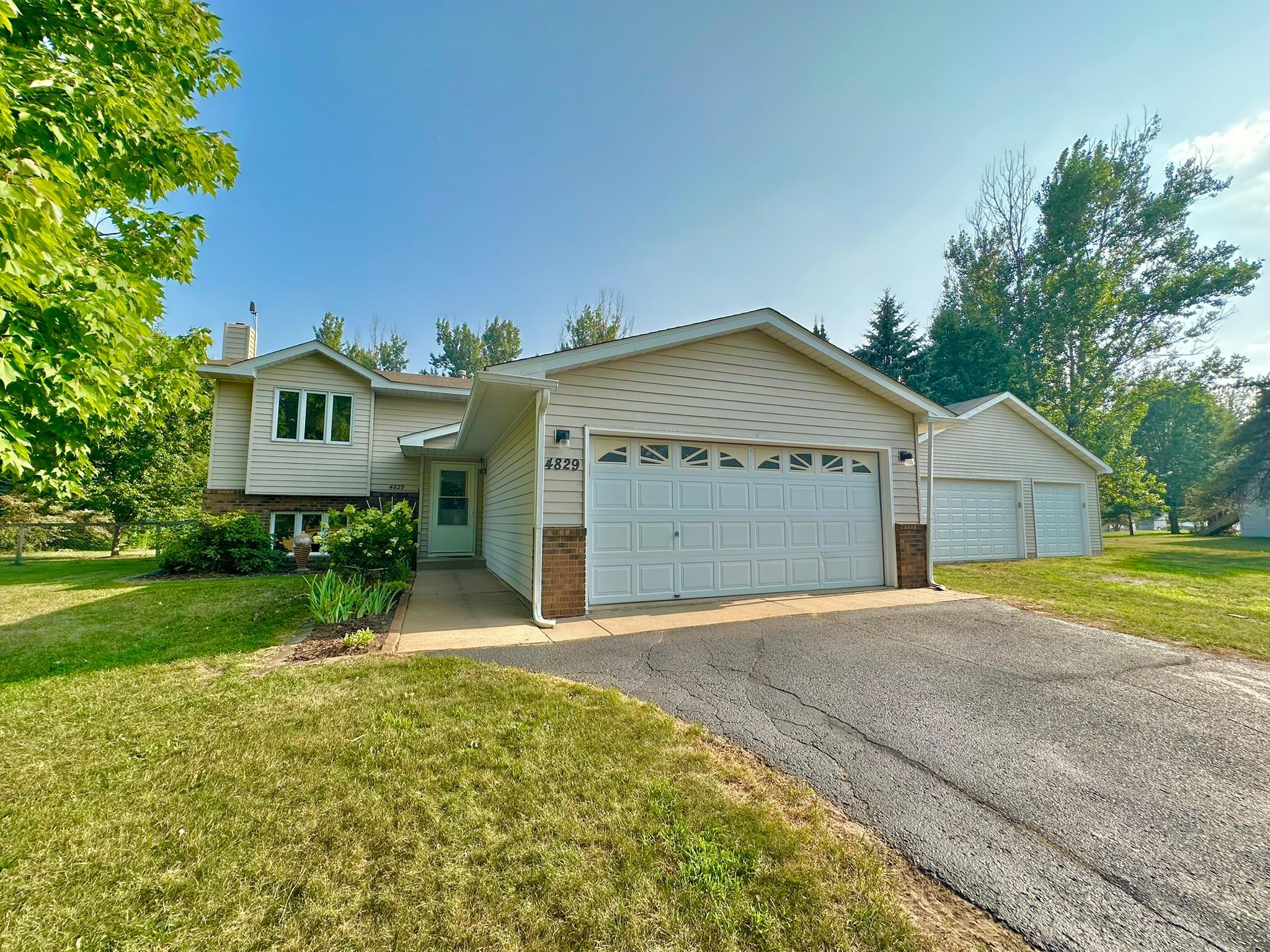 4829 253rd St, Wyoming, MN 55092