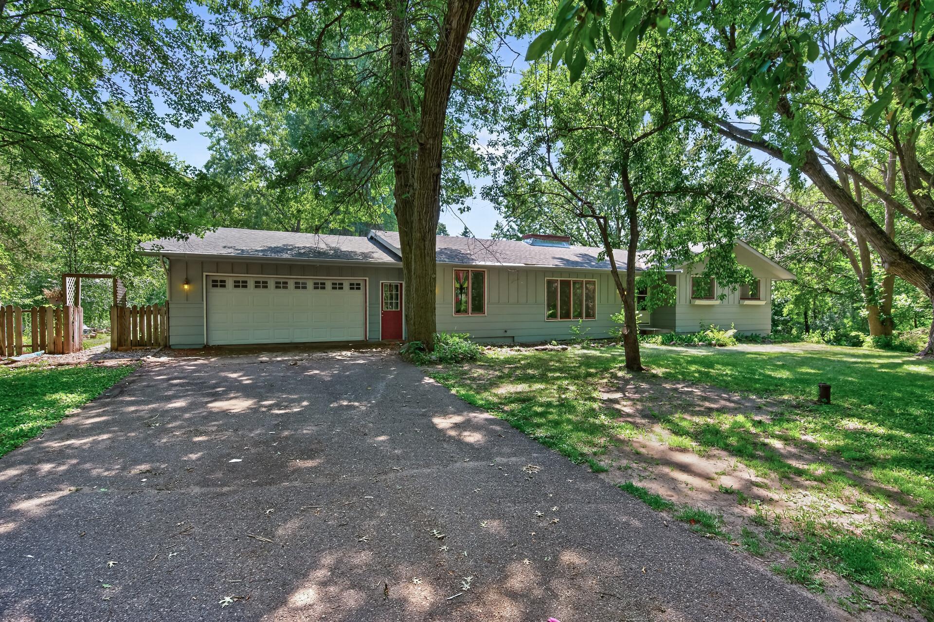 3948 Sunshine Dr, Oak Grove, MN 55303