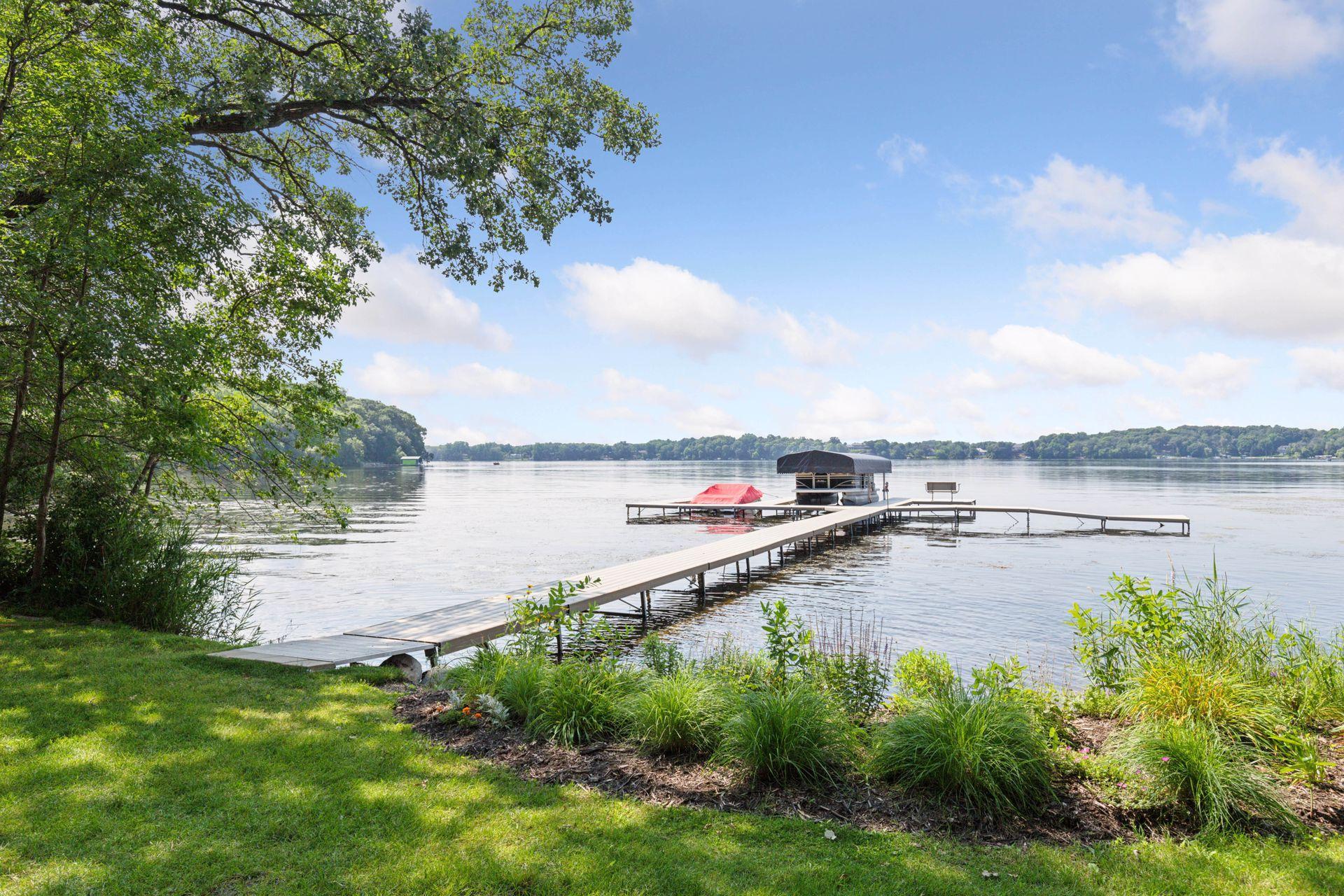 8728 Lake Riley Dr, Chanhassen, MN 55317