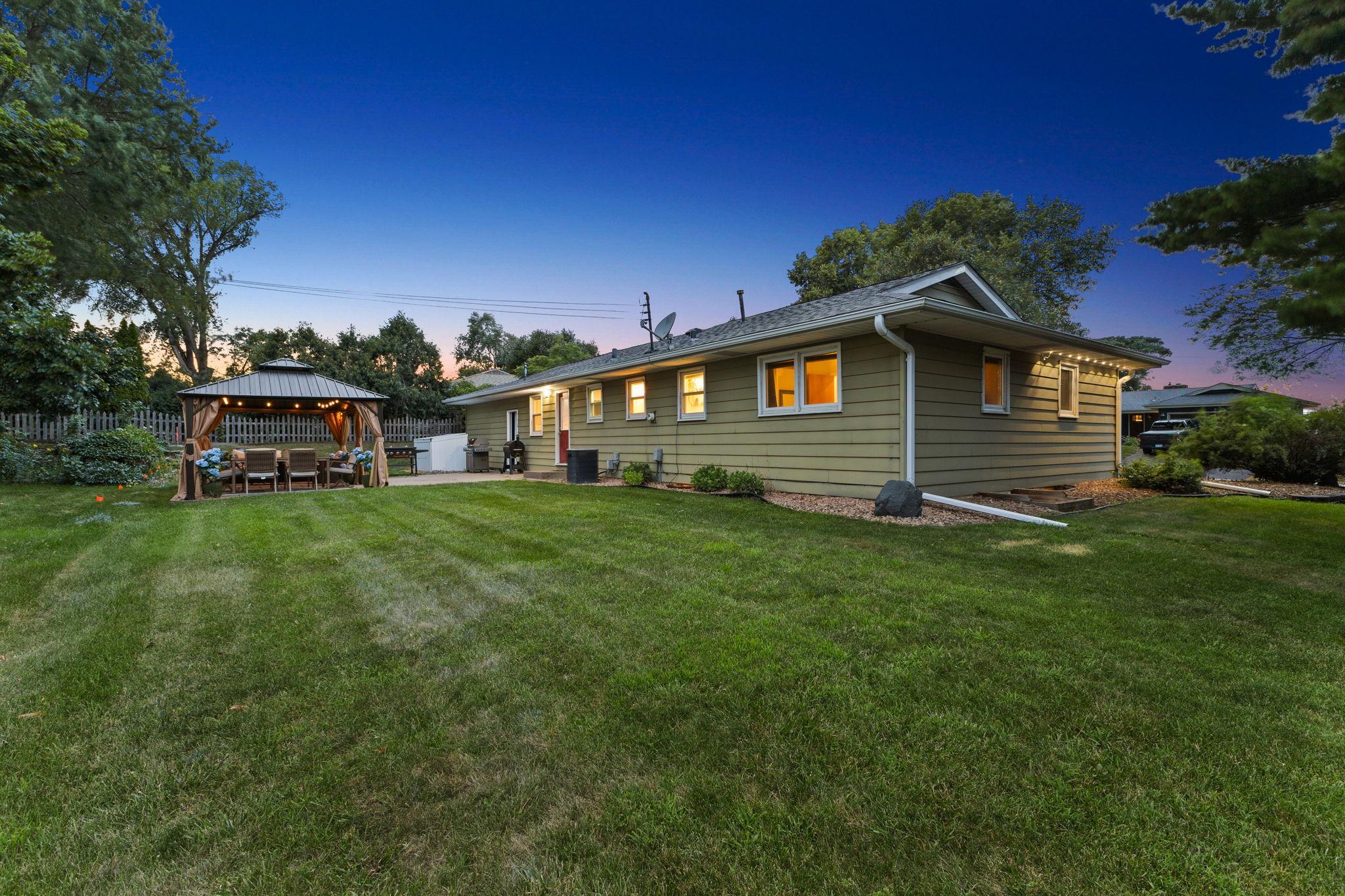 784 Creek Ave, Mendota Heights, MN 55120