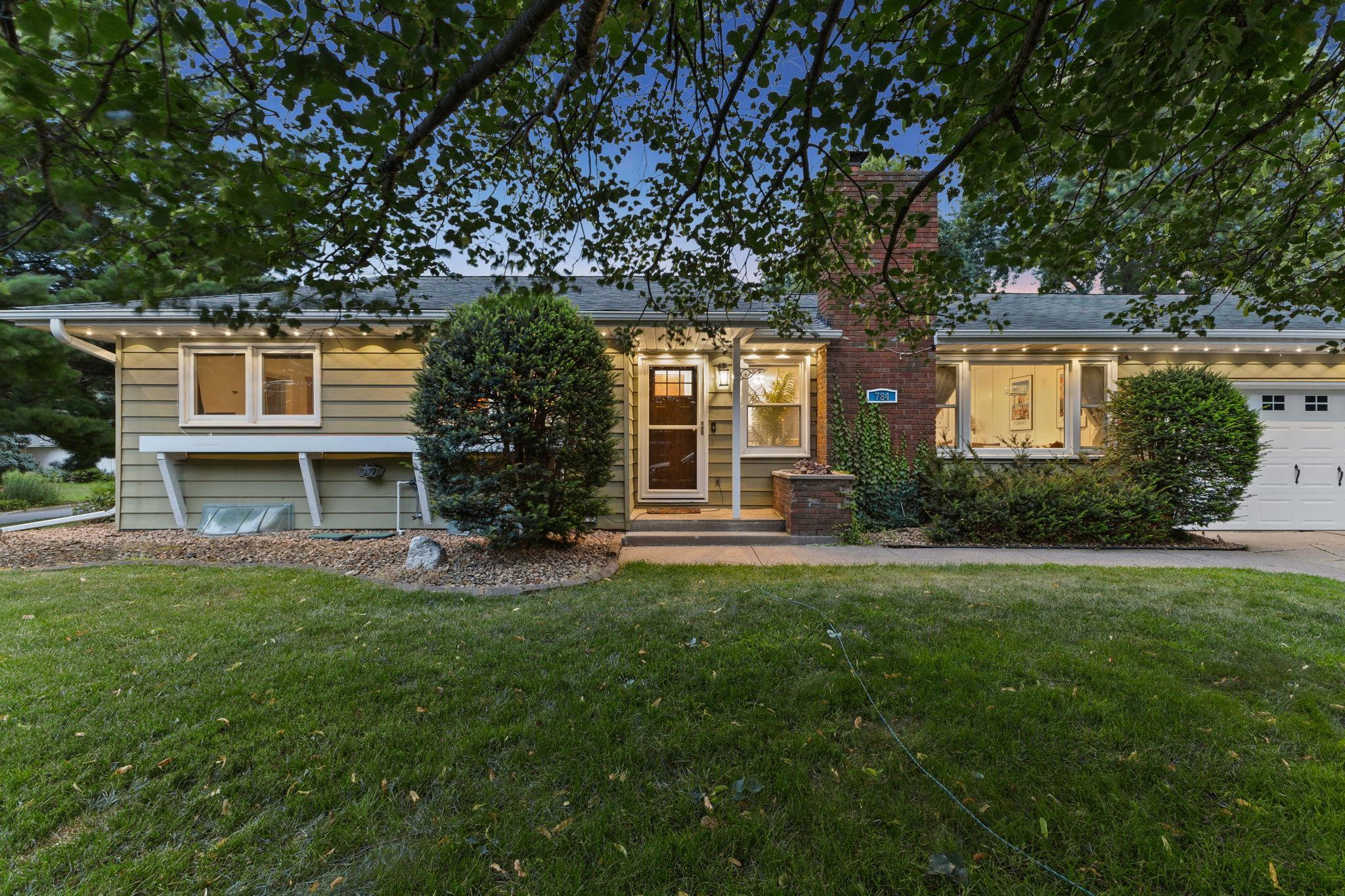 784 Creek Ave, Mendota Heights, MN 55120
