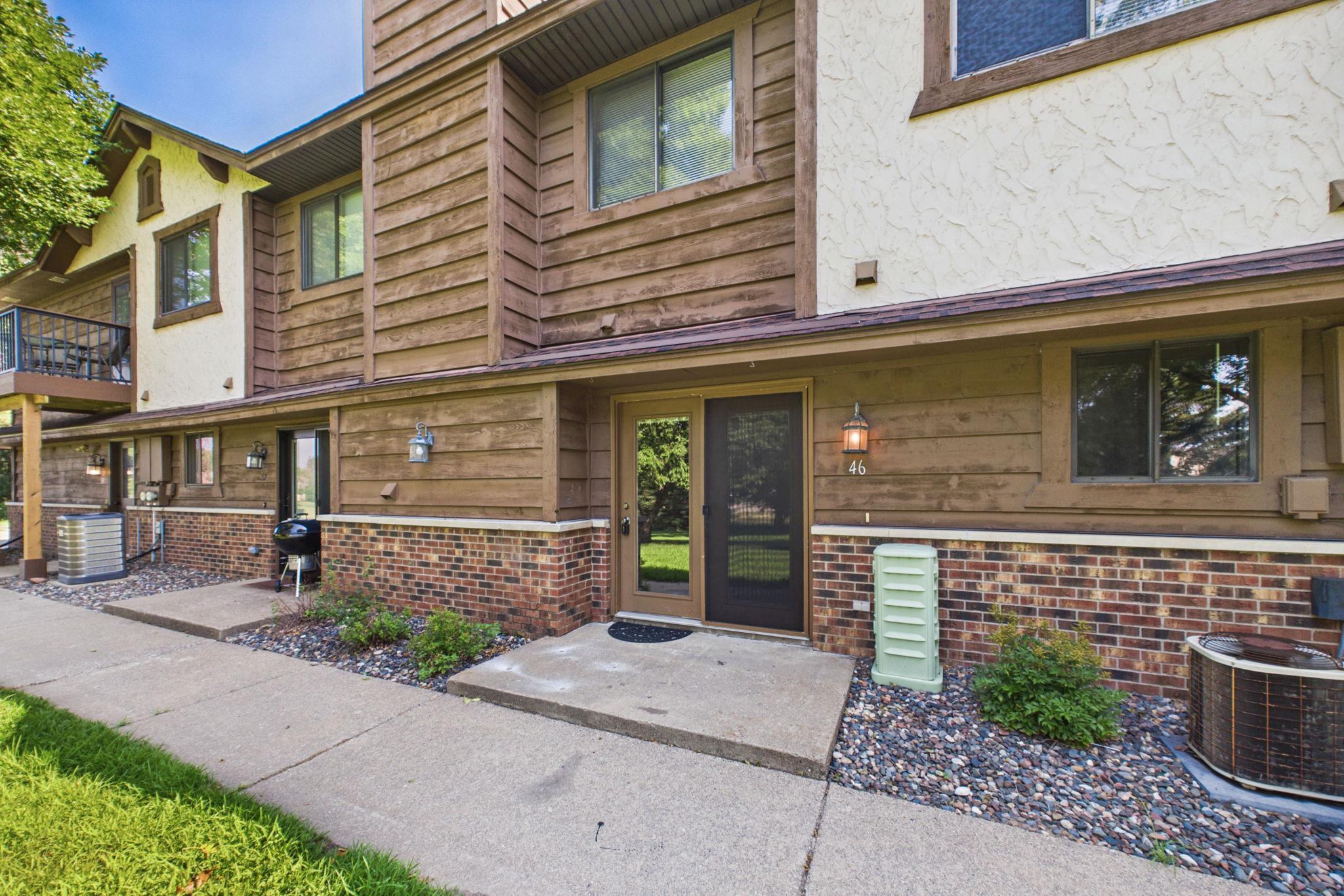 46 125th Ln NW, Coon Rapids, MN 55448
