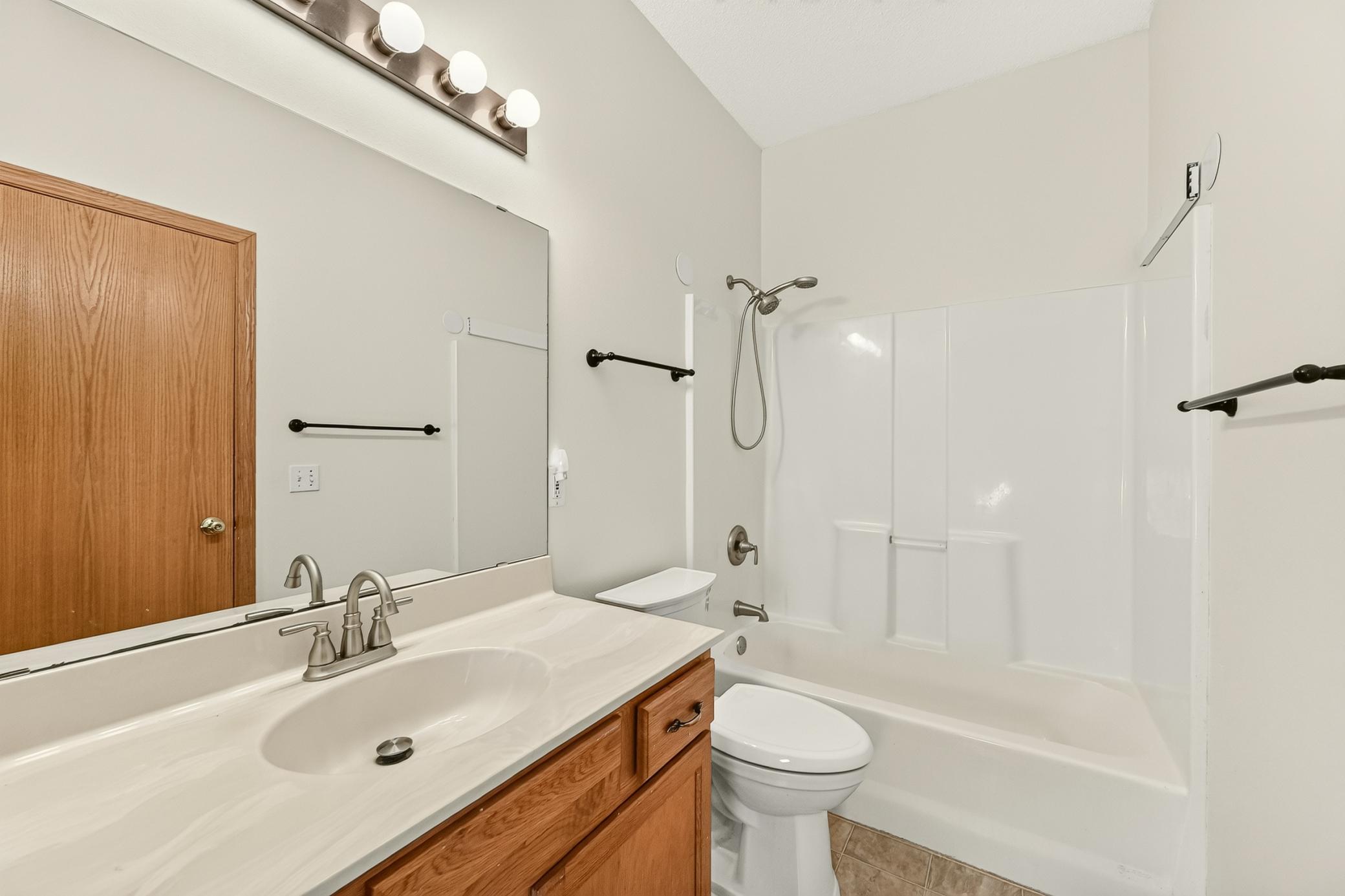 5631 White Oaks Ln NW, Rochester, MN 55901