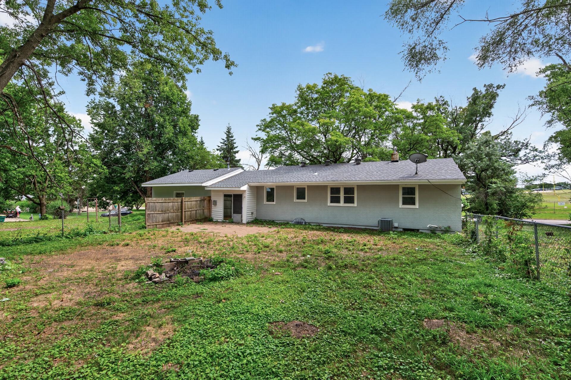 31 Demont Ave E, Little Canada, MN 55117