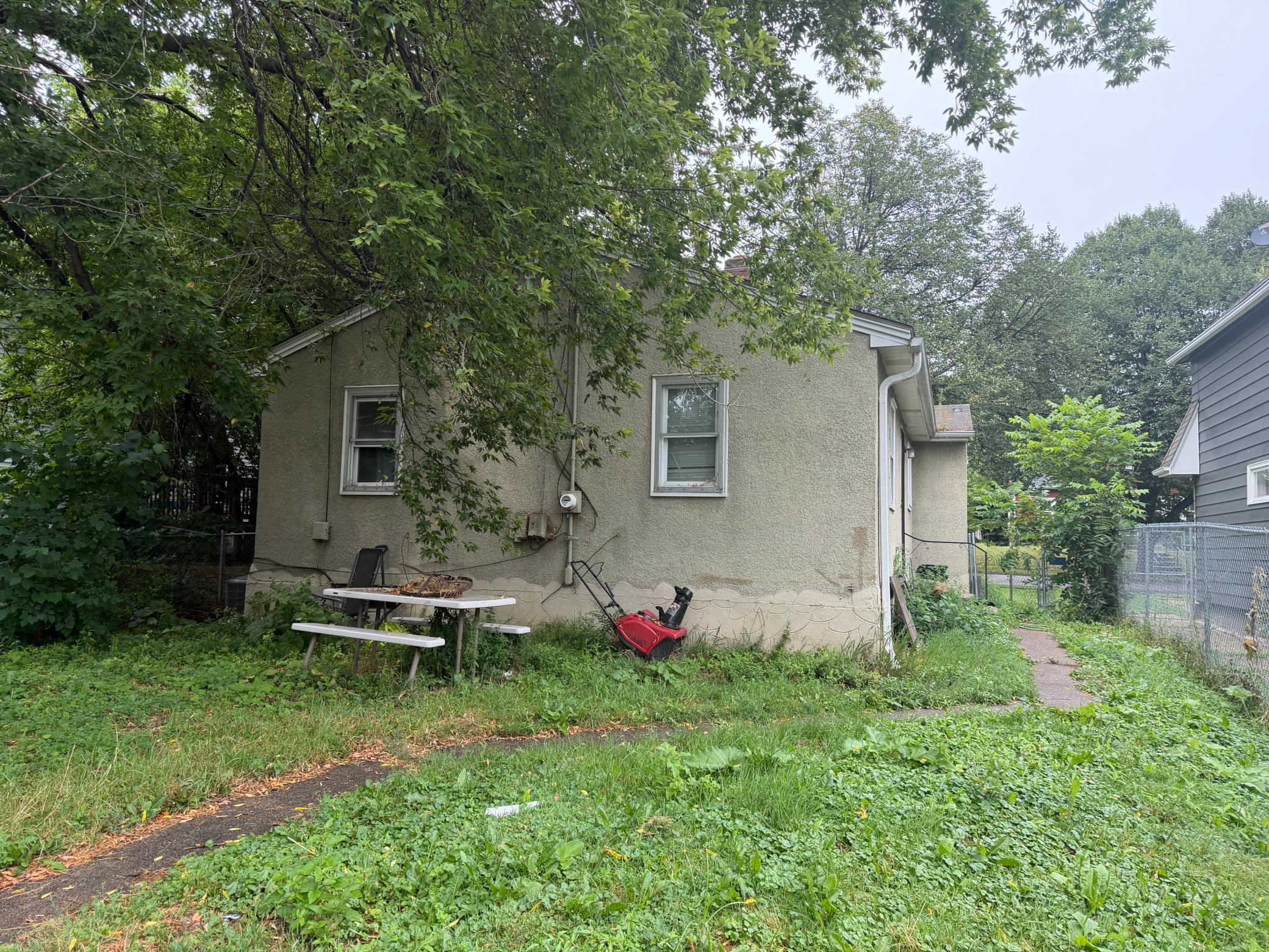 988 Fremont Ave, Saint Paul, MN 55106