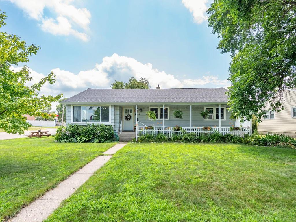 2024 11th St E, Glencoe, MN 55336