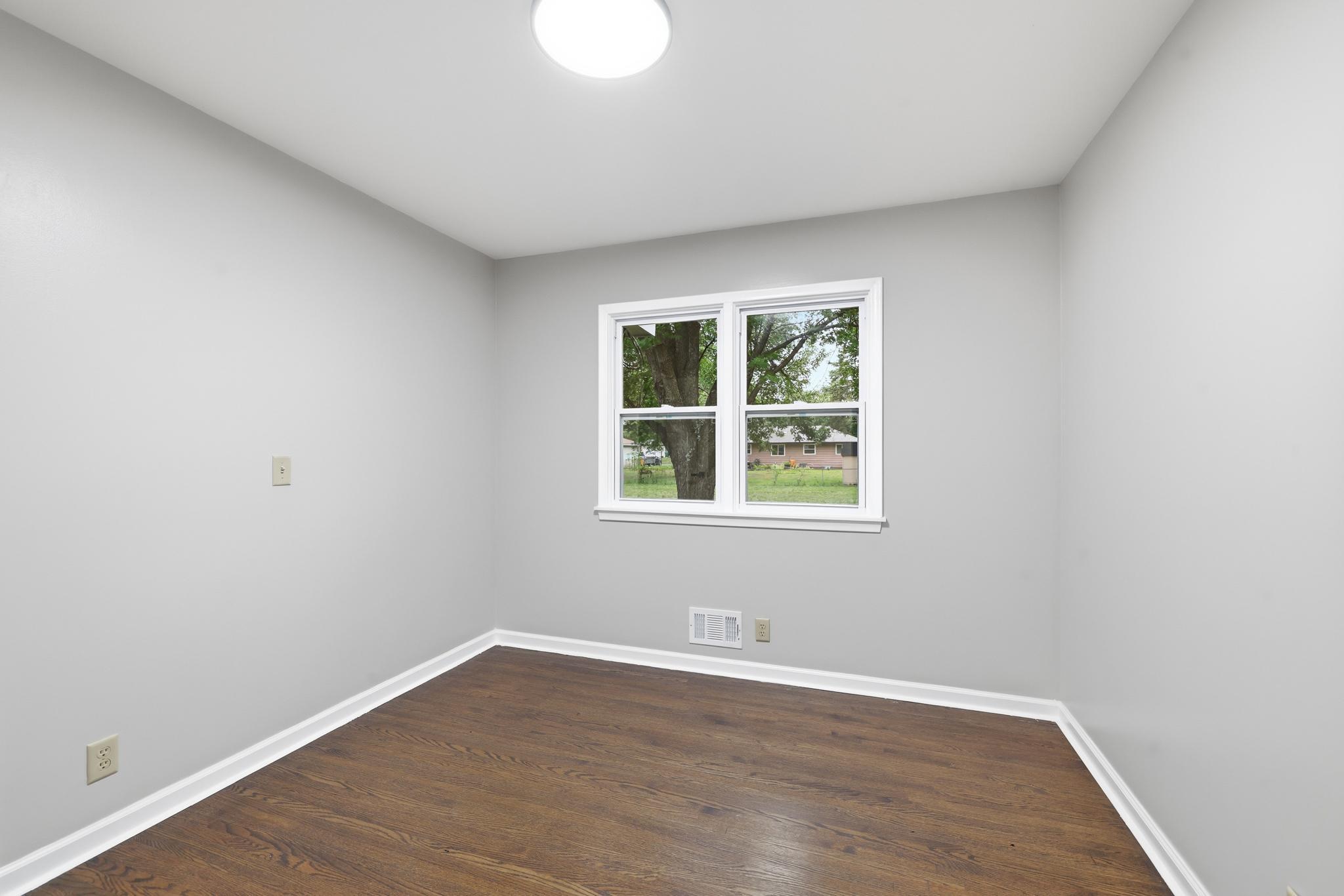 6717 65th Ave N, Brooklyn Park, MN 55428