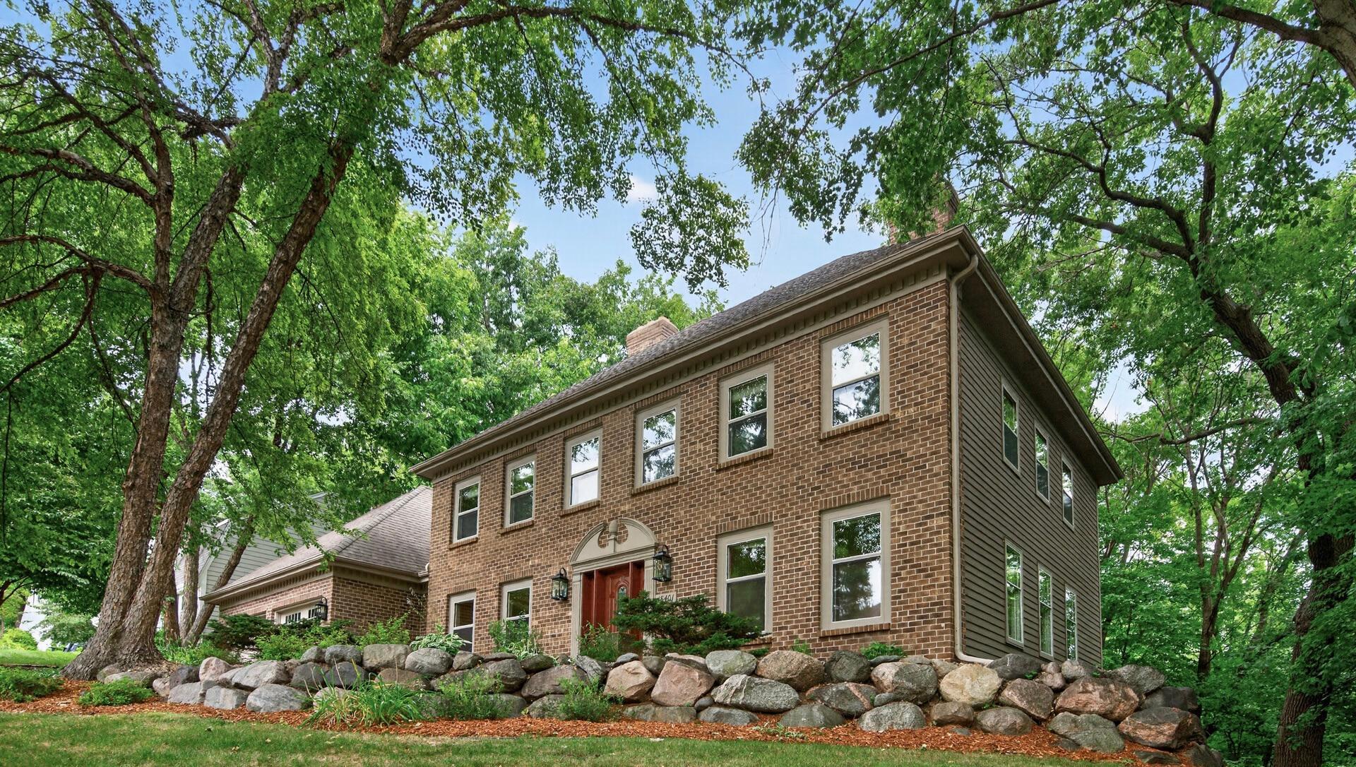 18401 Beaverwood Hill, Minnetonka, MN 55345