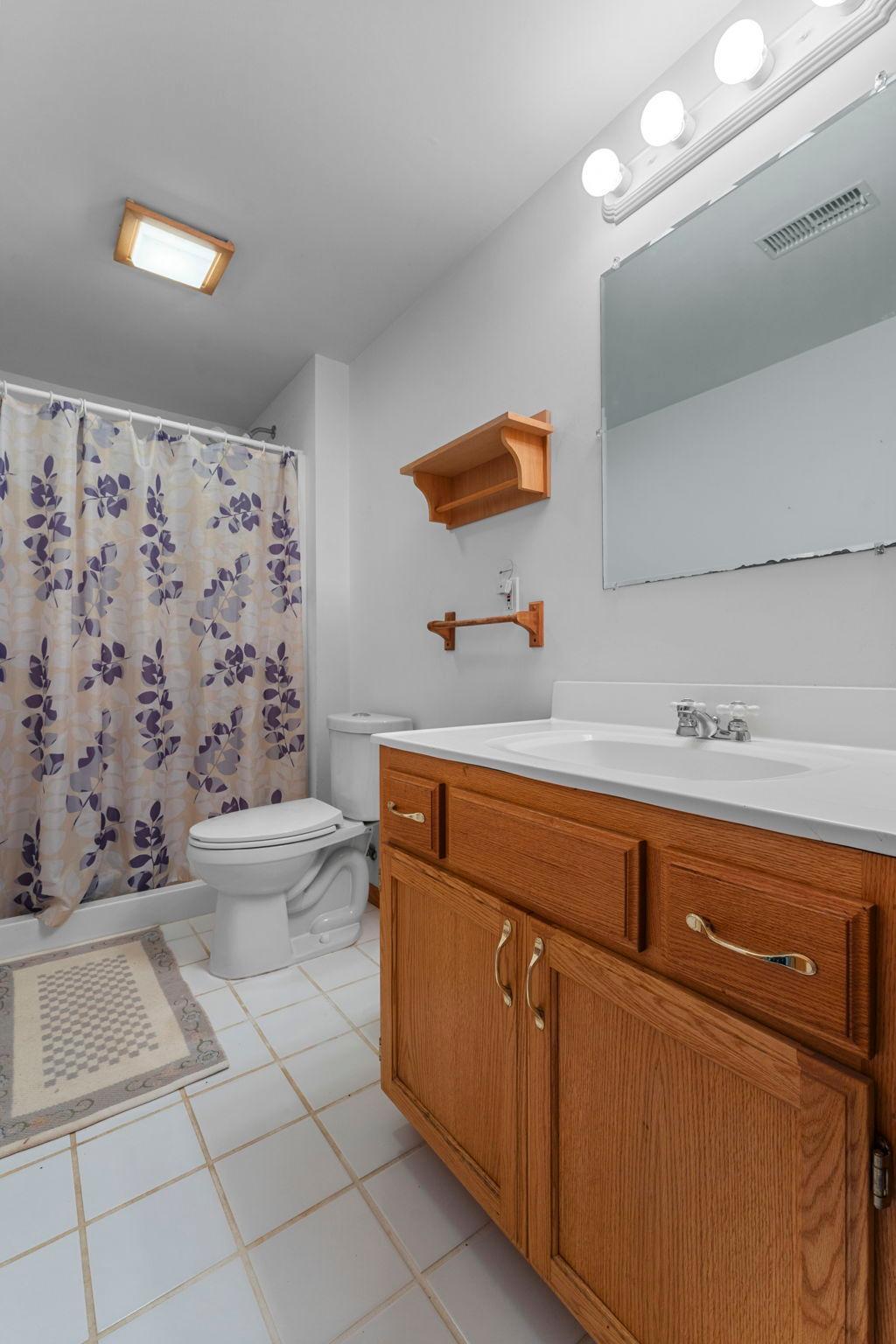 1242 Myrtle St N, Maplewood, MN 55119