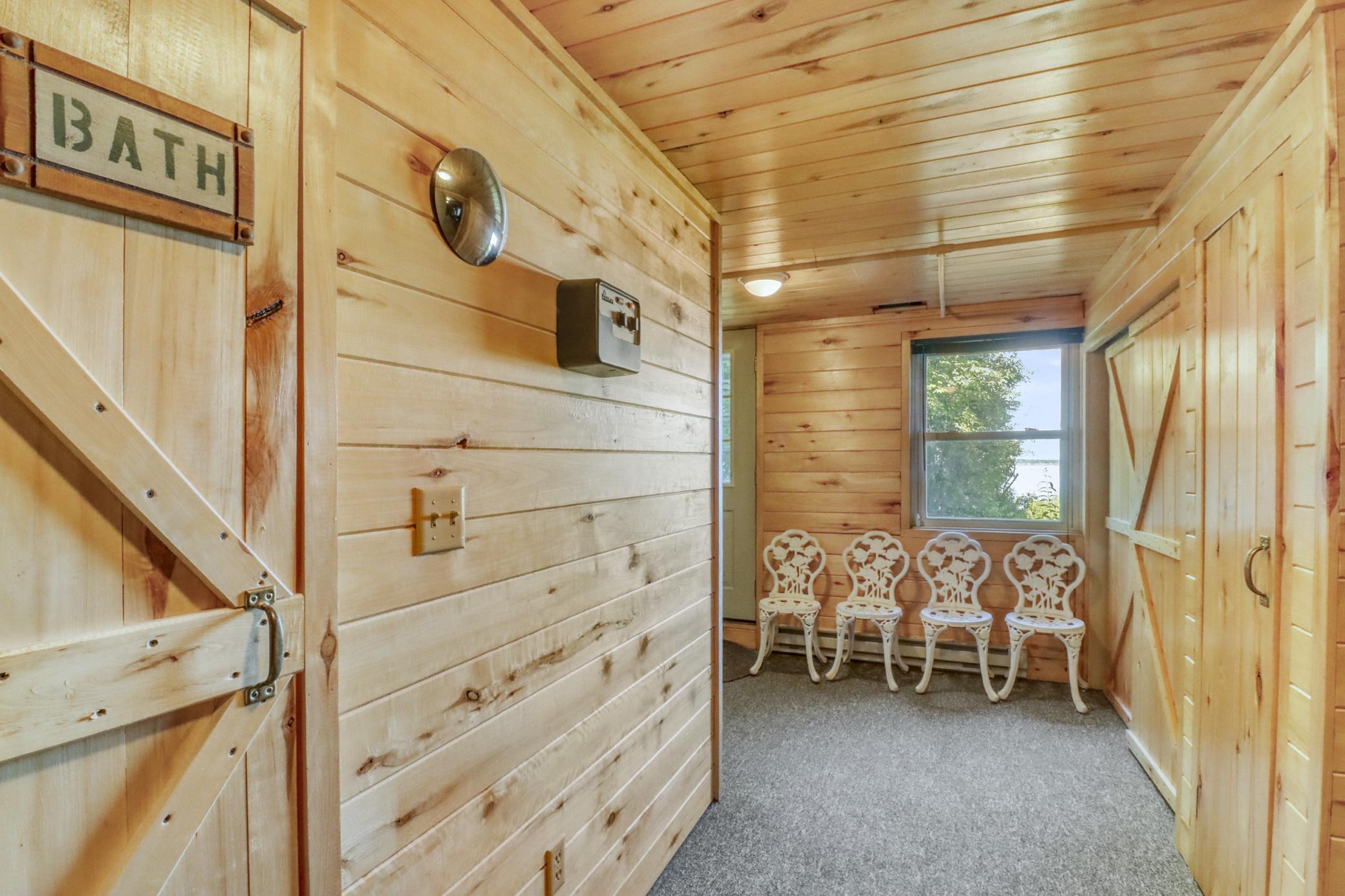 1360 E Shore Dr, Detroit Lakes, MN 56501
