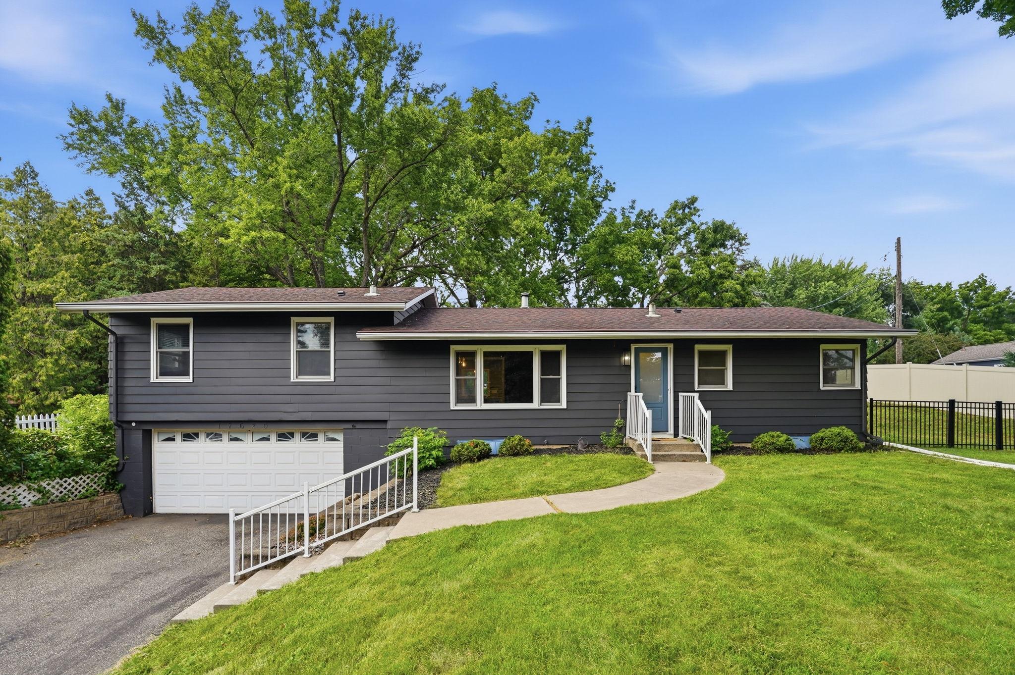 17620 8th Ave N, Plymouth, MN 55447