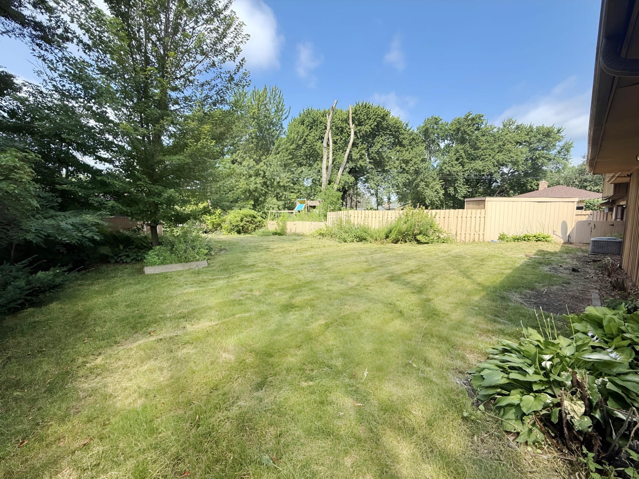 4497 S Oak Leaf Ct, Vadnais Heights, MN 55127