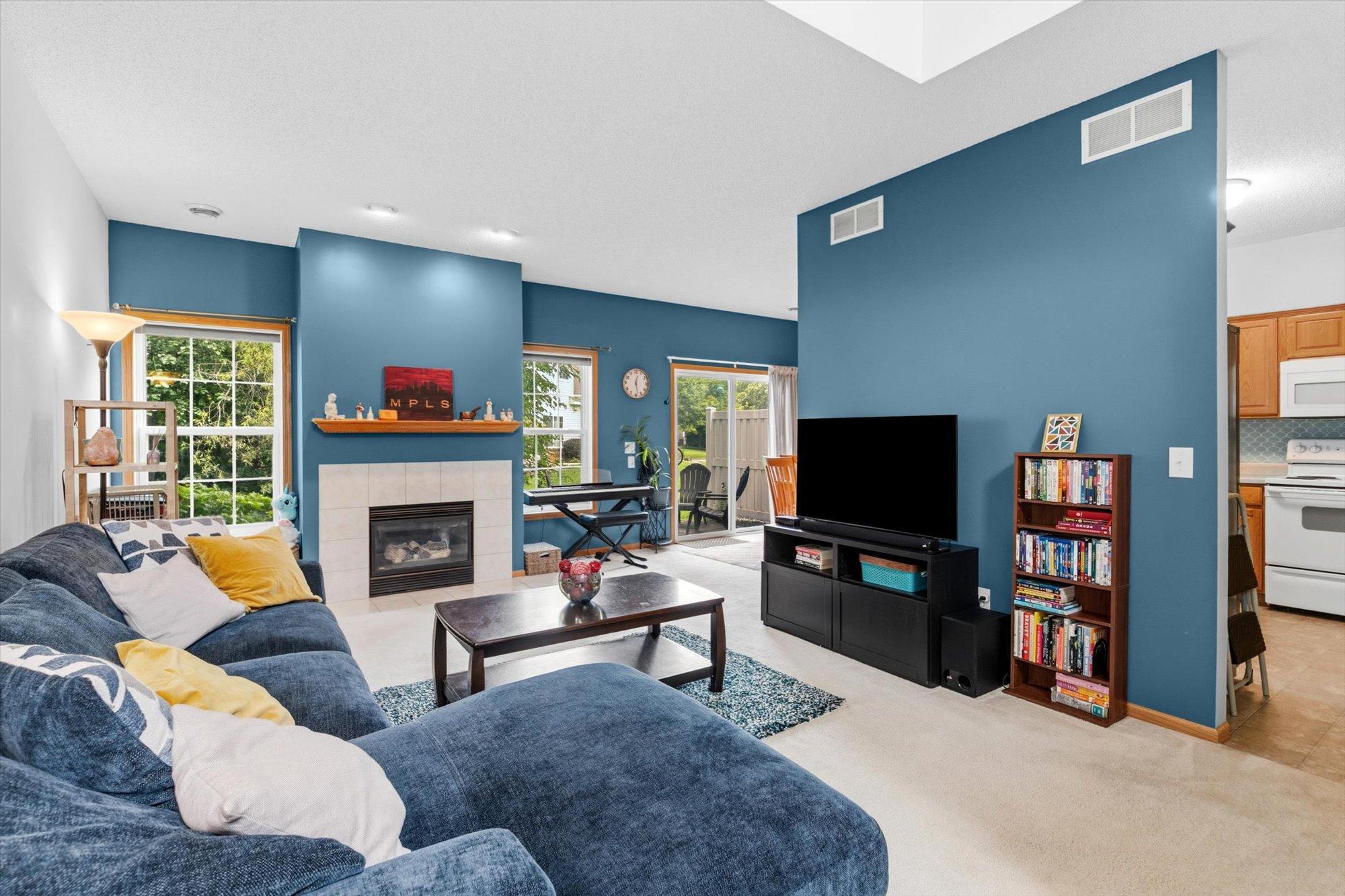 906 Village Pw, Circle Pines, MN 55014