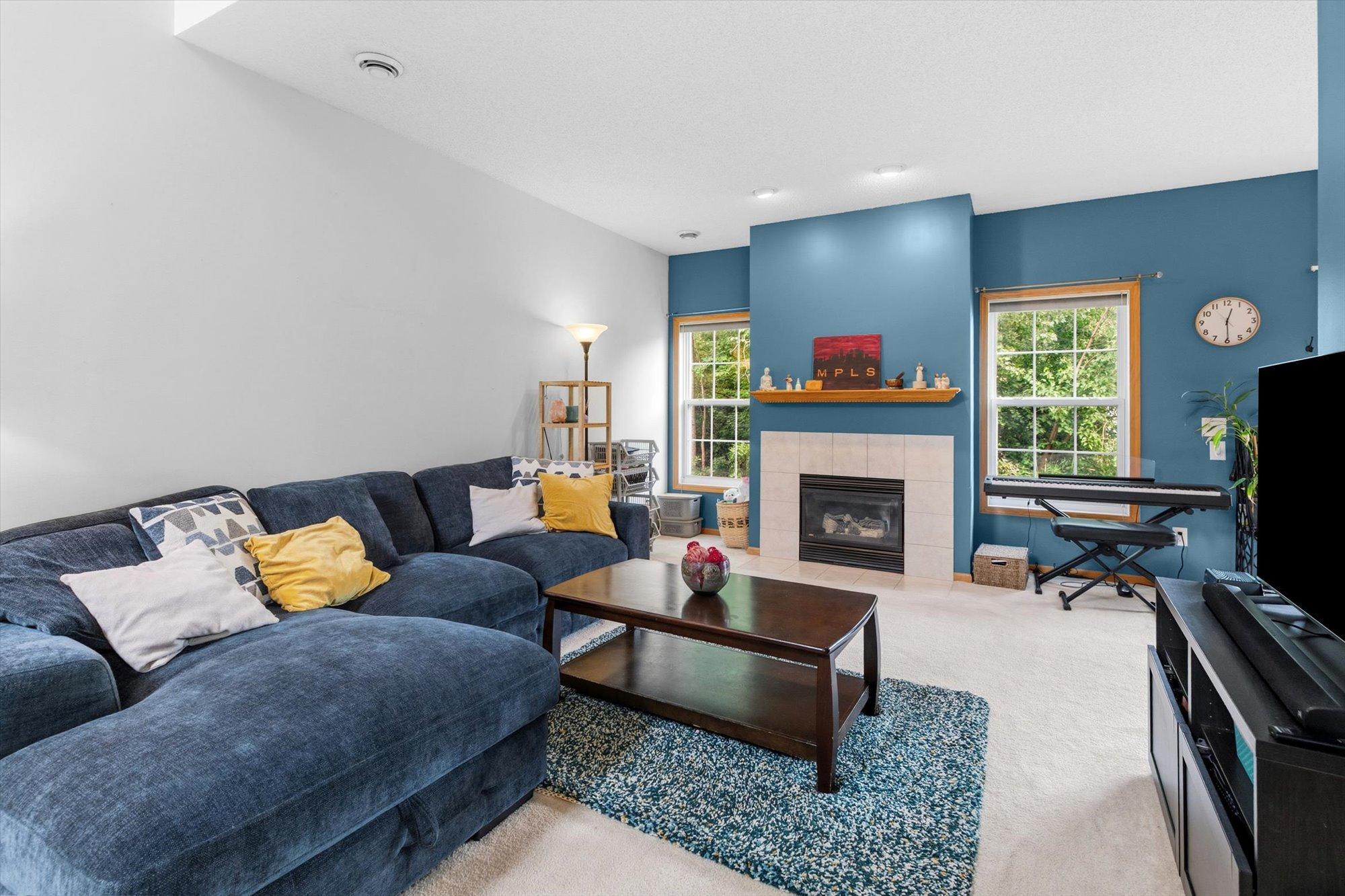 906 Village Pw, Circle Pines, MN 55014