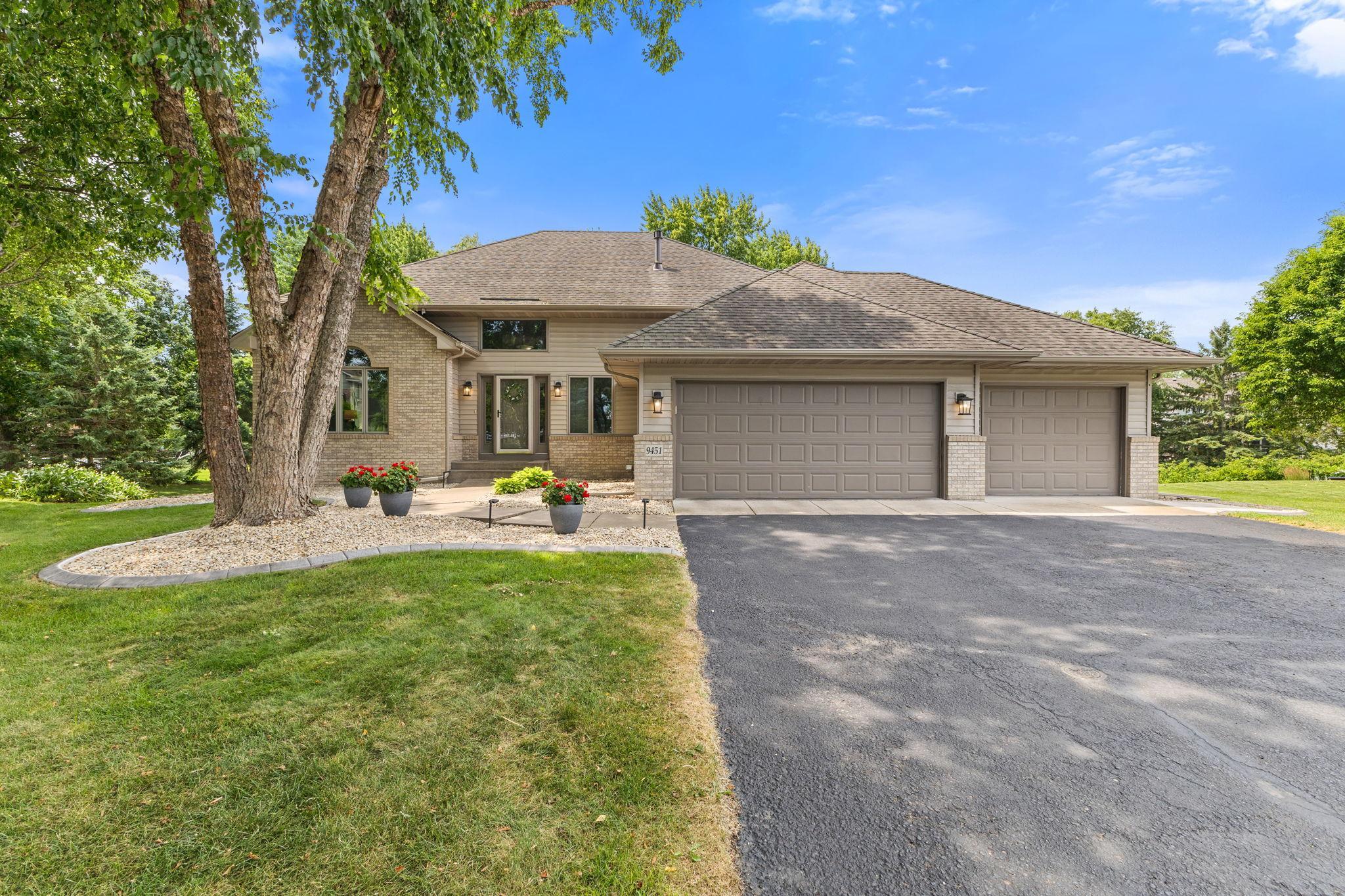 9451 White Oaks Trl N, Champlin, MN 55316