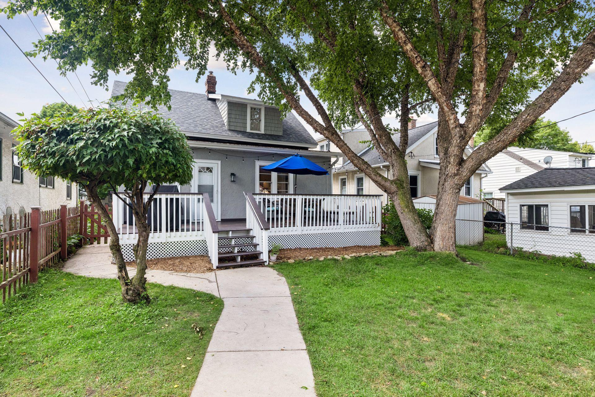 1297 Highland Pw, Saint Paul, MN 55116