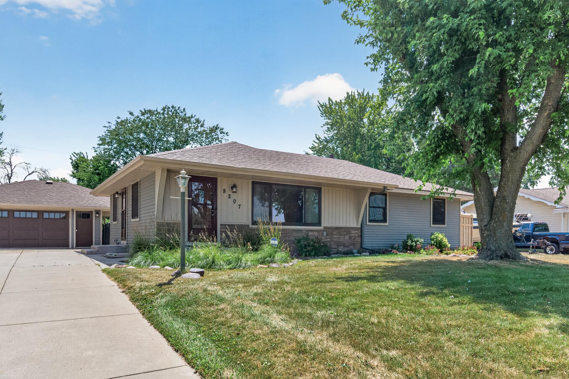 8207 Belden Blvd S, Cottage Grove, MN 55016