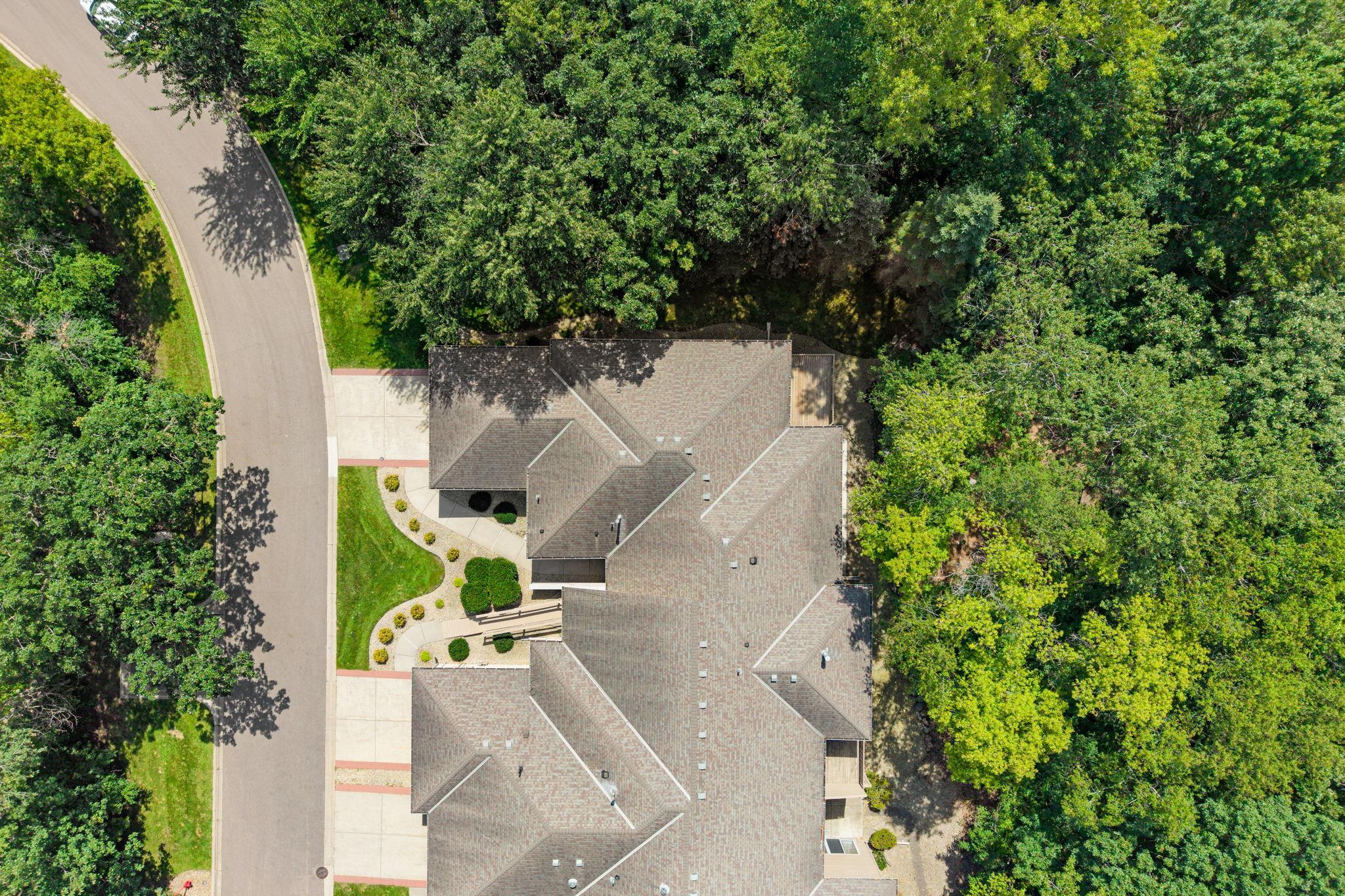 8975 Hunters Way, Apple Valley, MN 55124