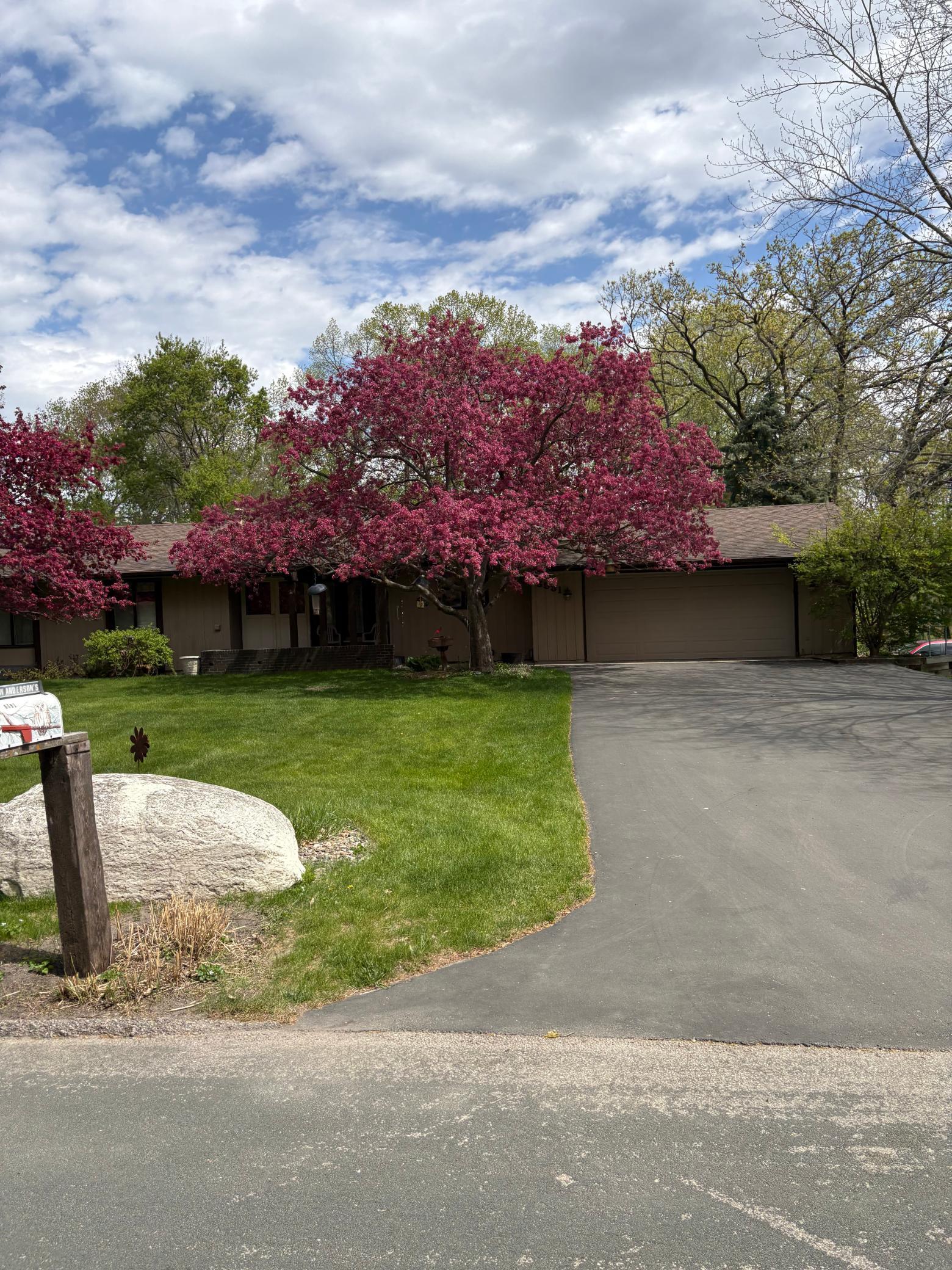 6591 Manchester Ln, Eden Prairie, MN 55346