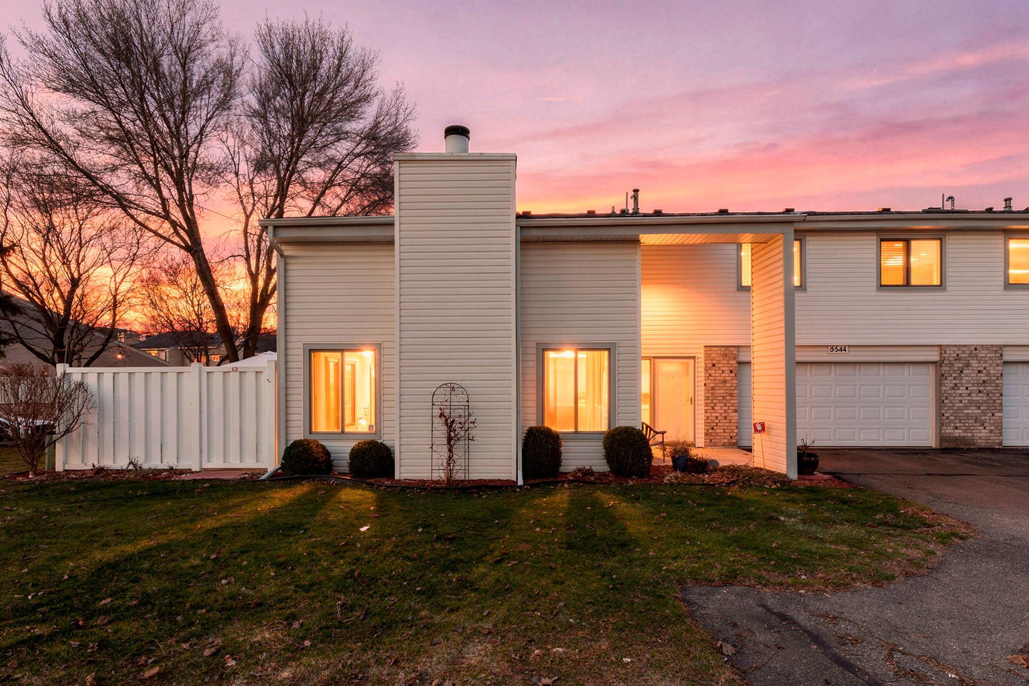 5550 Bimini Dr, Minnetonka, MN 55343