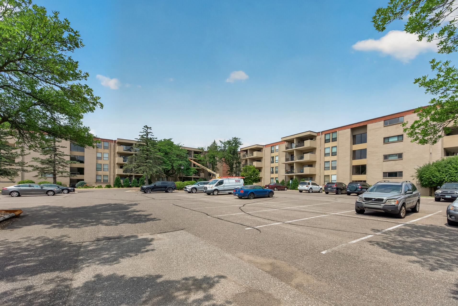 6710 Vernon Ave S #315, Edina, MN 55436