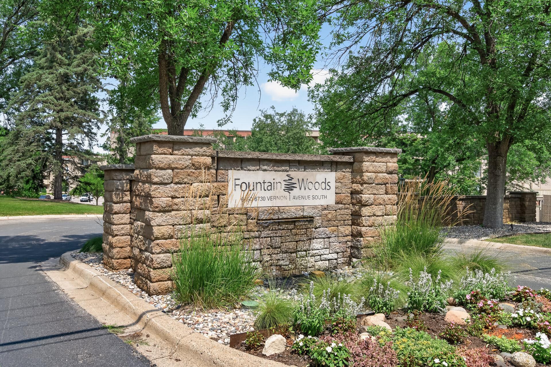 6710 Vernon Ave S #315, Edina, MN 55436