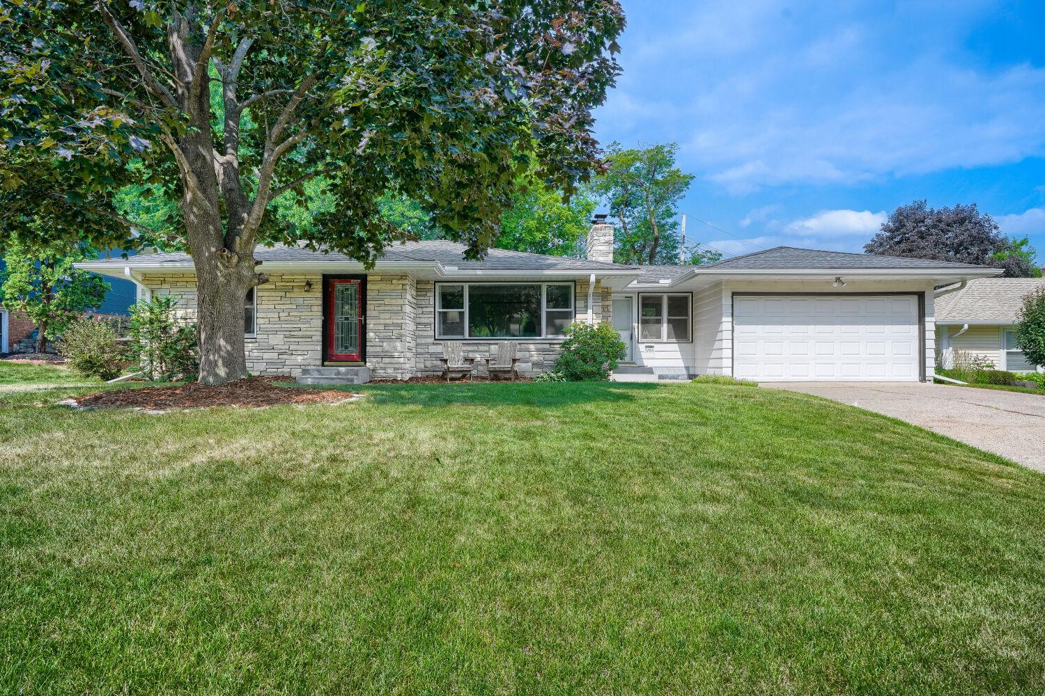 3705 Abbott Ave N, Robbinsdale, MN 55422
