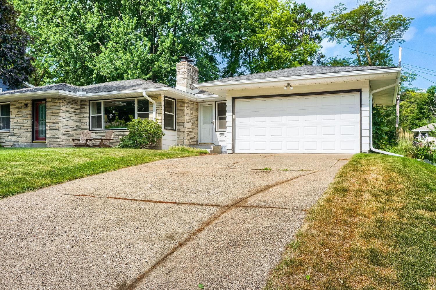 3705 Abbott Ave N, Robbinsdale, MN 55422