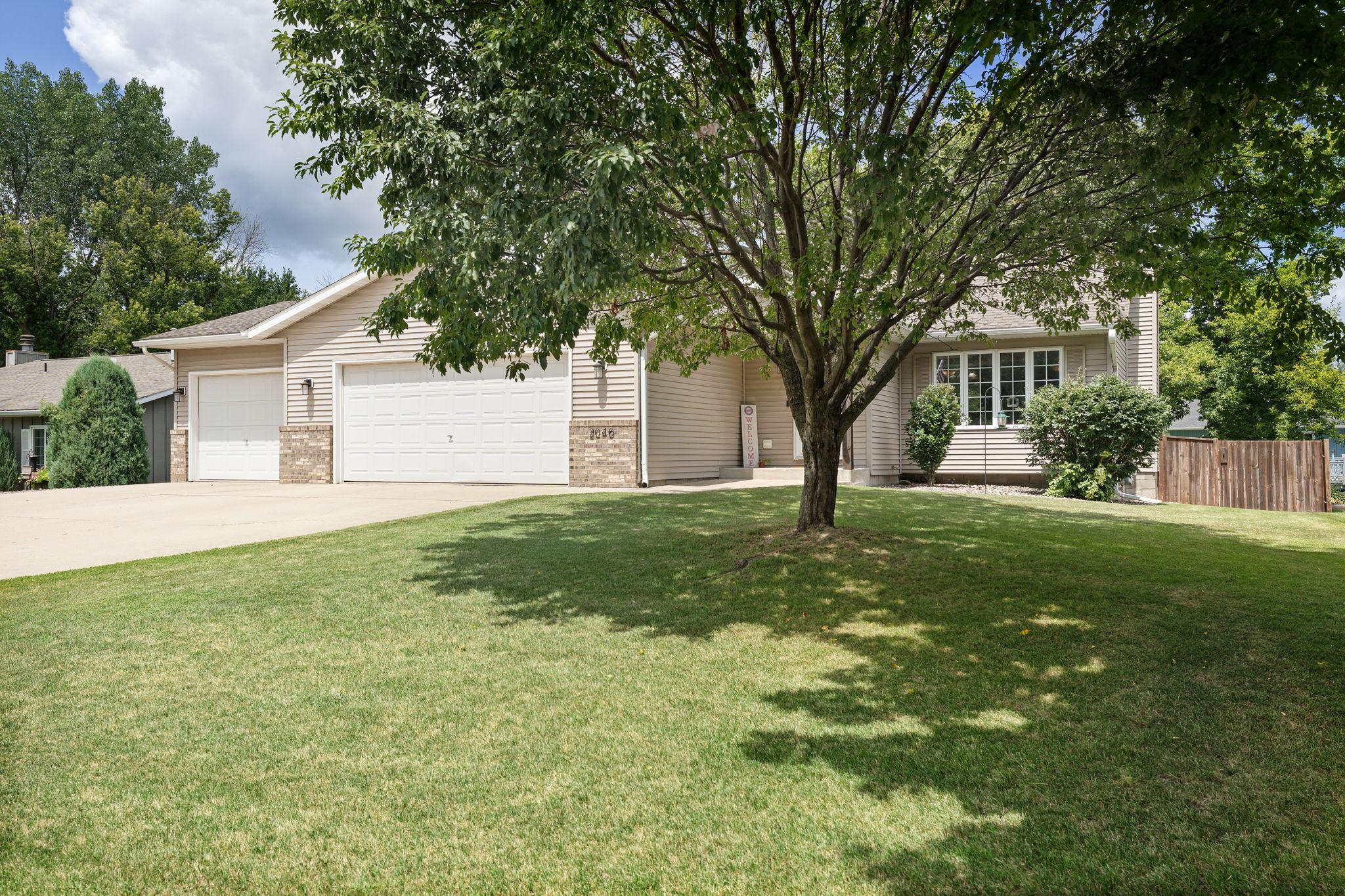 2040 Greenwood Dr, Owatonna, MN 55060