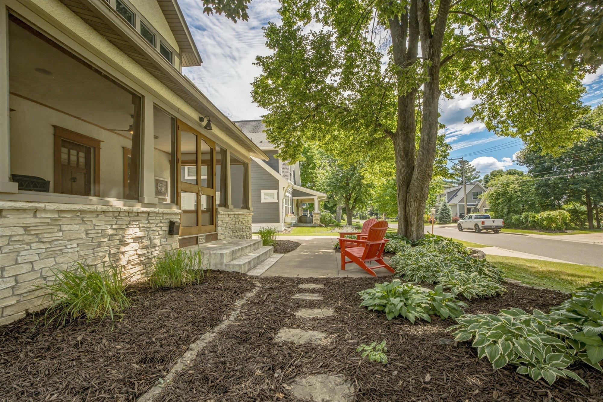 2279 8th St, White Bear Lake, MN 55110