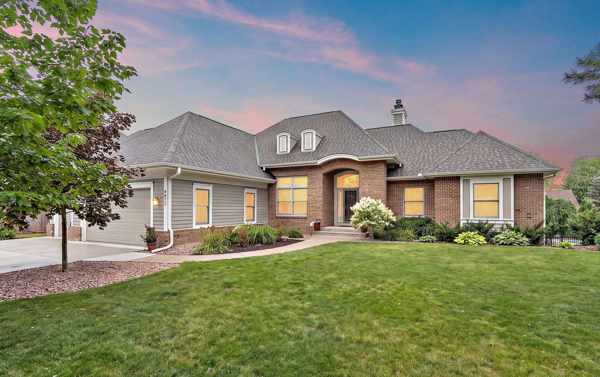 8072 Enclave Cir, Woodbury, MN 55125