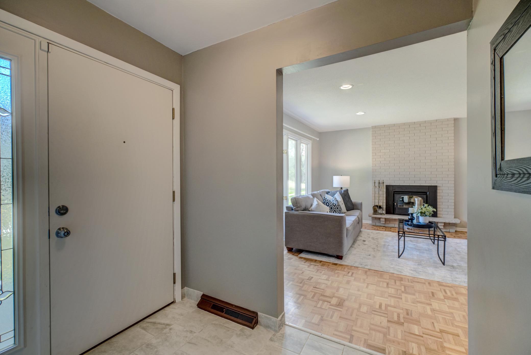 191 Windsor Ln, New Brighton, MN 55112