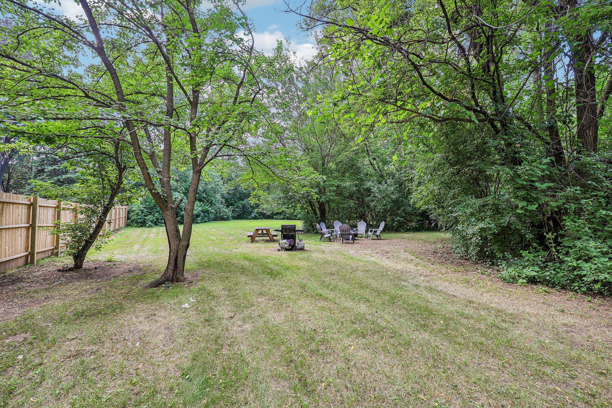 7712 Lakeview Ln NE, Spring Lake Park, MN 55432