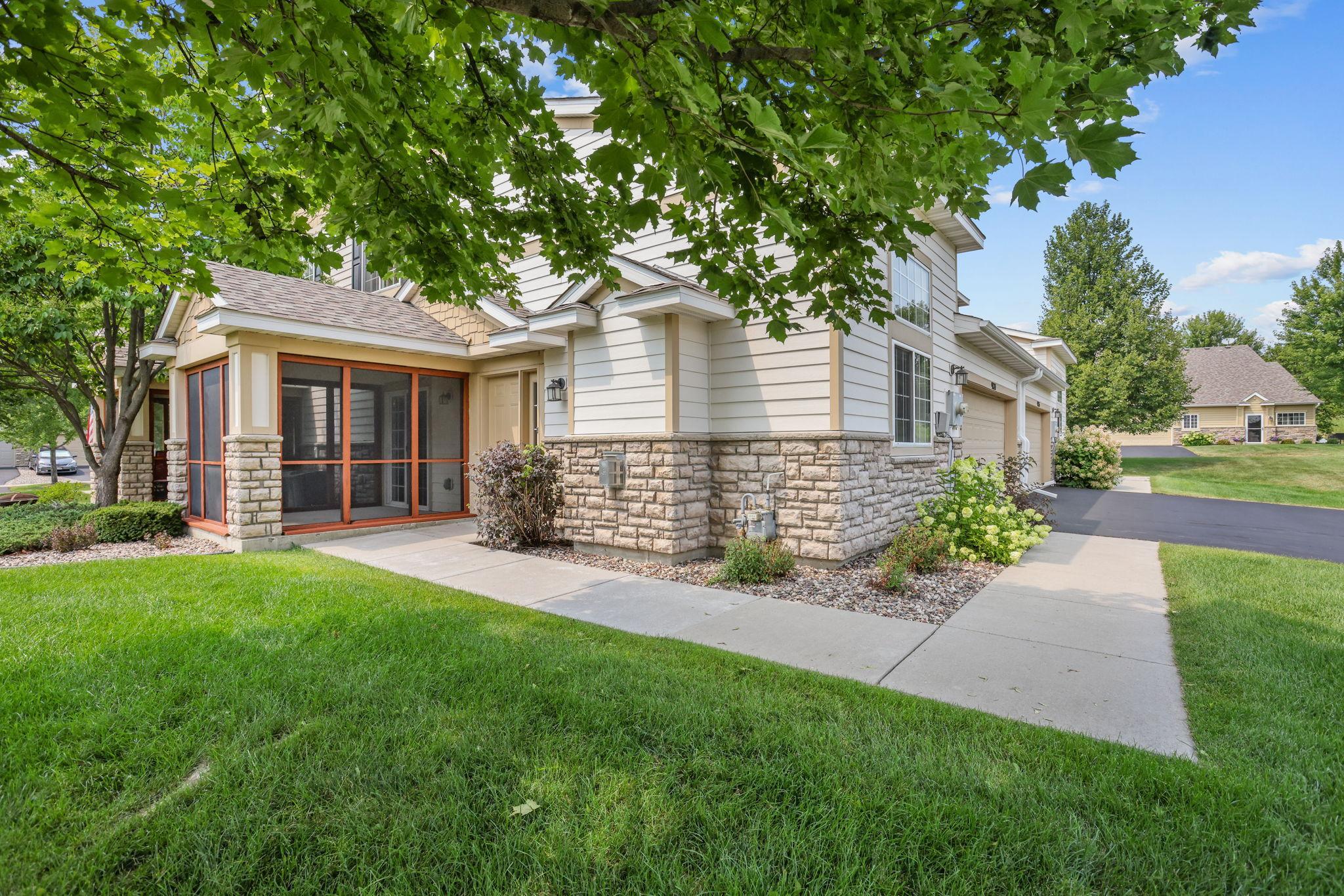 9124 Fox Ct, Victoria, MN 55386